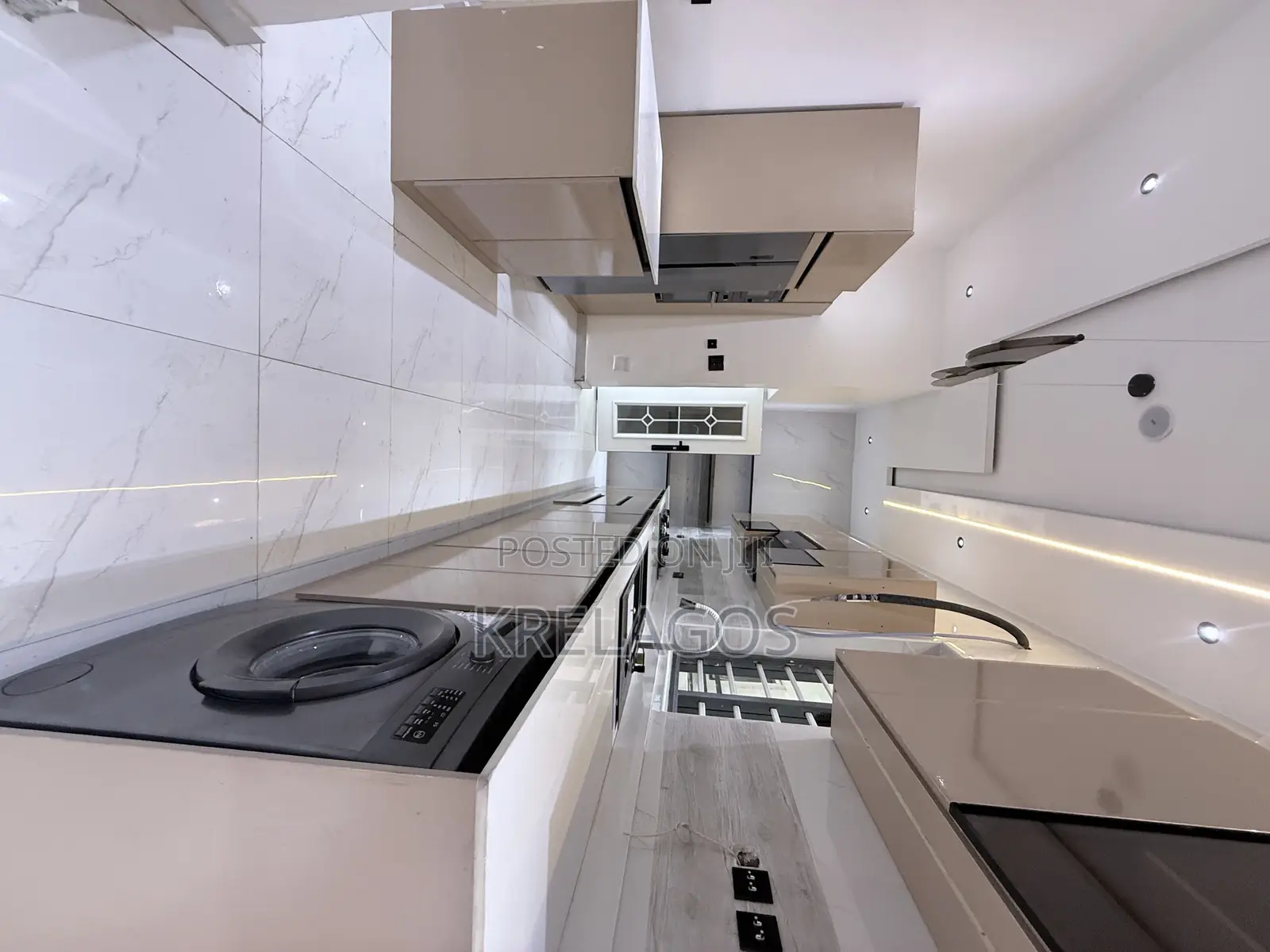 5bdrm Duplex in Chevron for sale