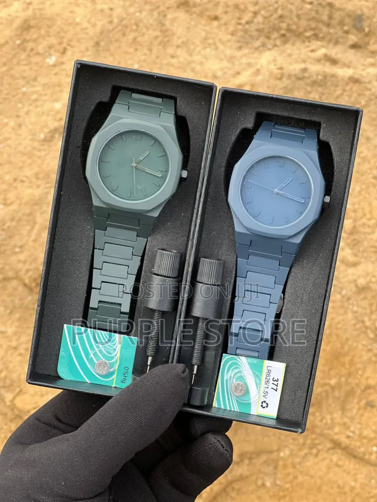 Quality Men's Watches With Strap Remover and Extra Battery.