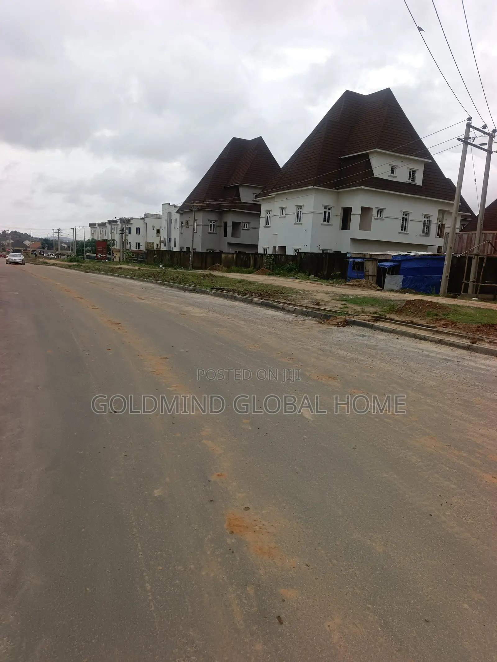 5bdrm Townhouse/Terrace In Goldmind Estate, Apo Resettlement For Sale