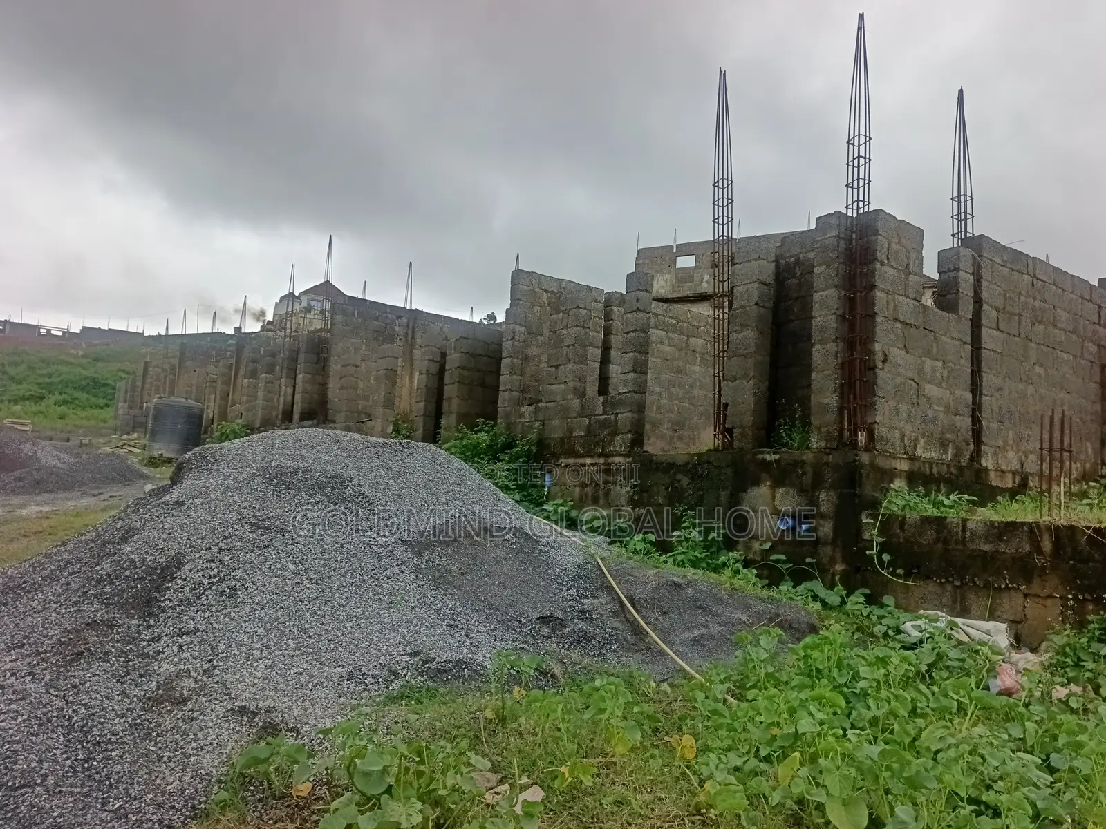 5bdrm Townhouse/Terrace In Goldmind Estate, Apo Resettlement For Sale