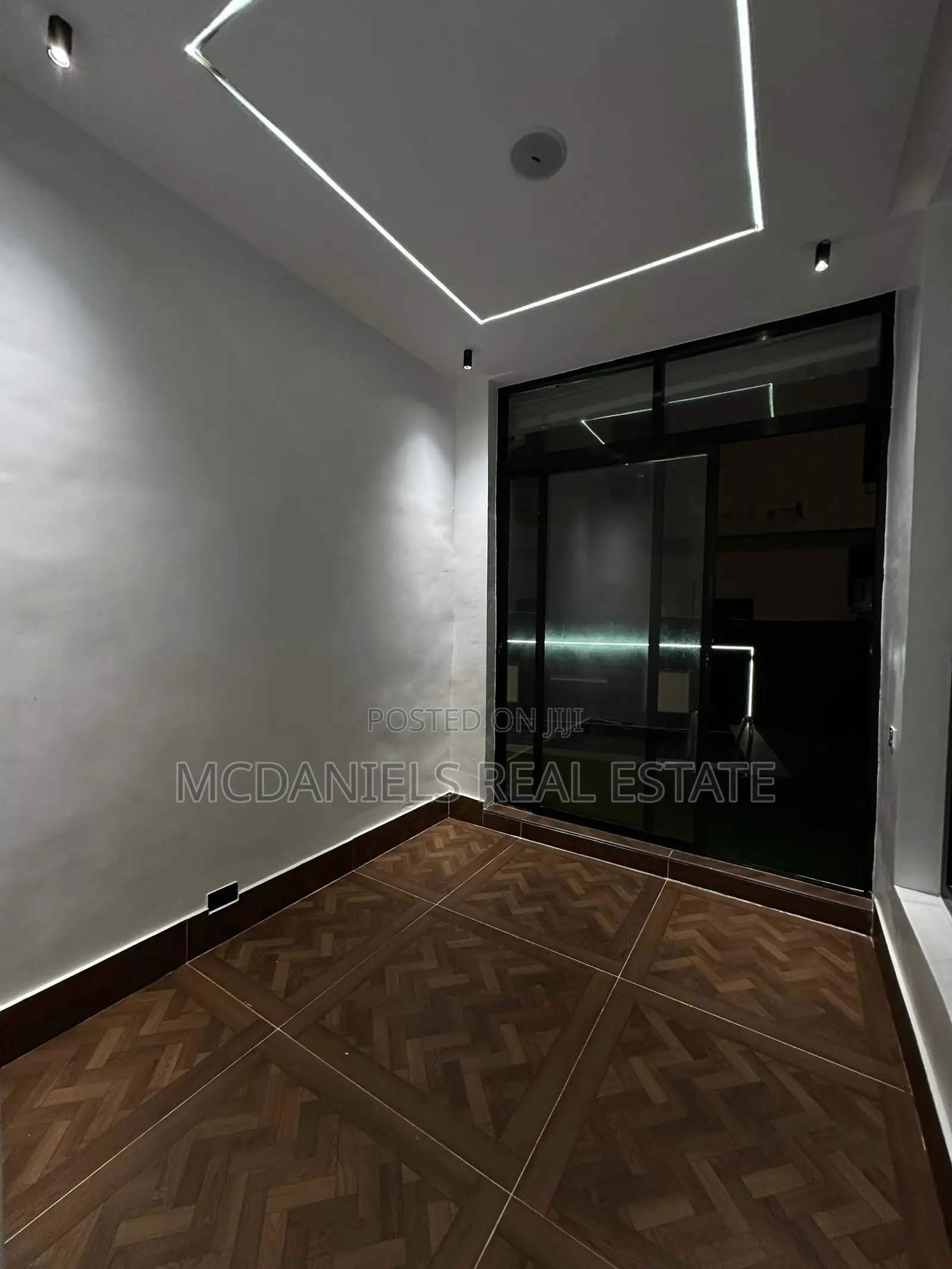 Furnished 5bdrm Duplex in Chevron for sale