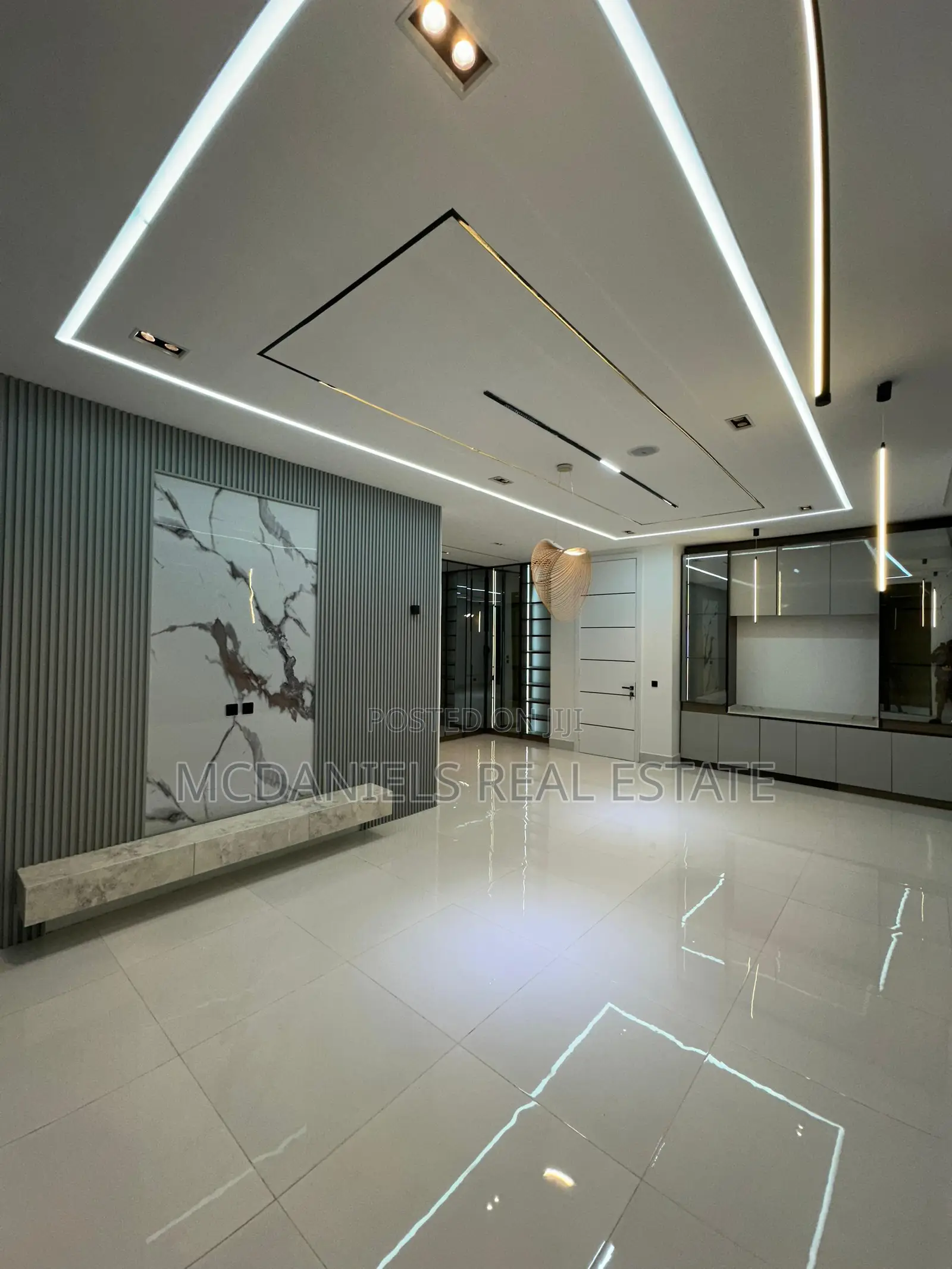 Furnished 5bdrm Duplex in Chevron for sale