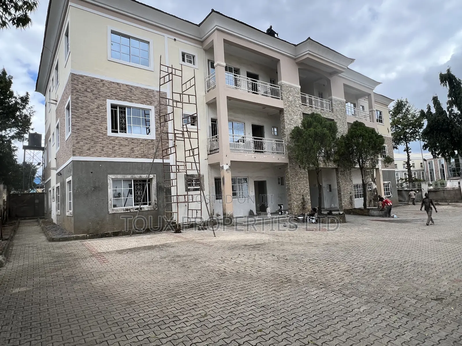 3bdrm Block of Flats in Garki 2 for rent