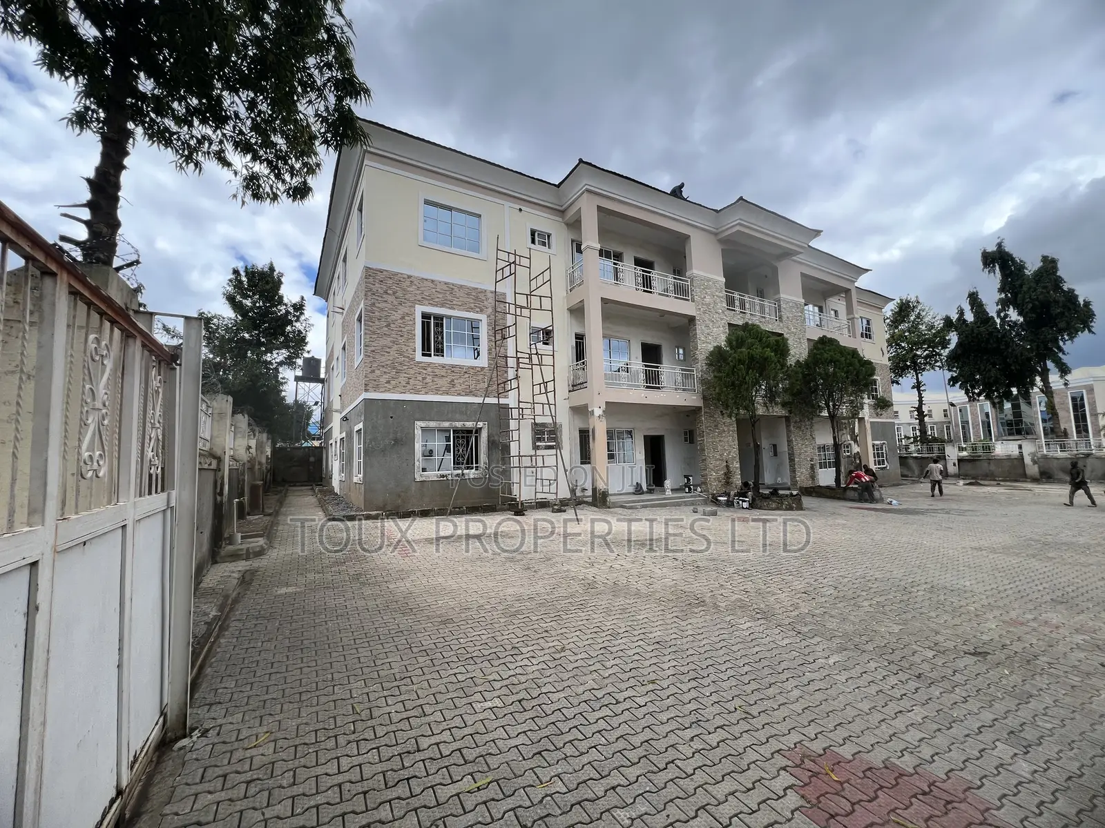 3bdrm Block of Flats in Garki 2 for rent
