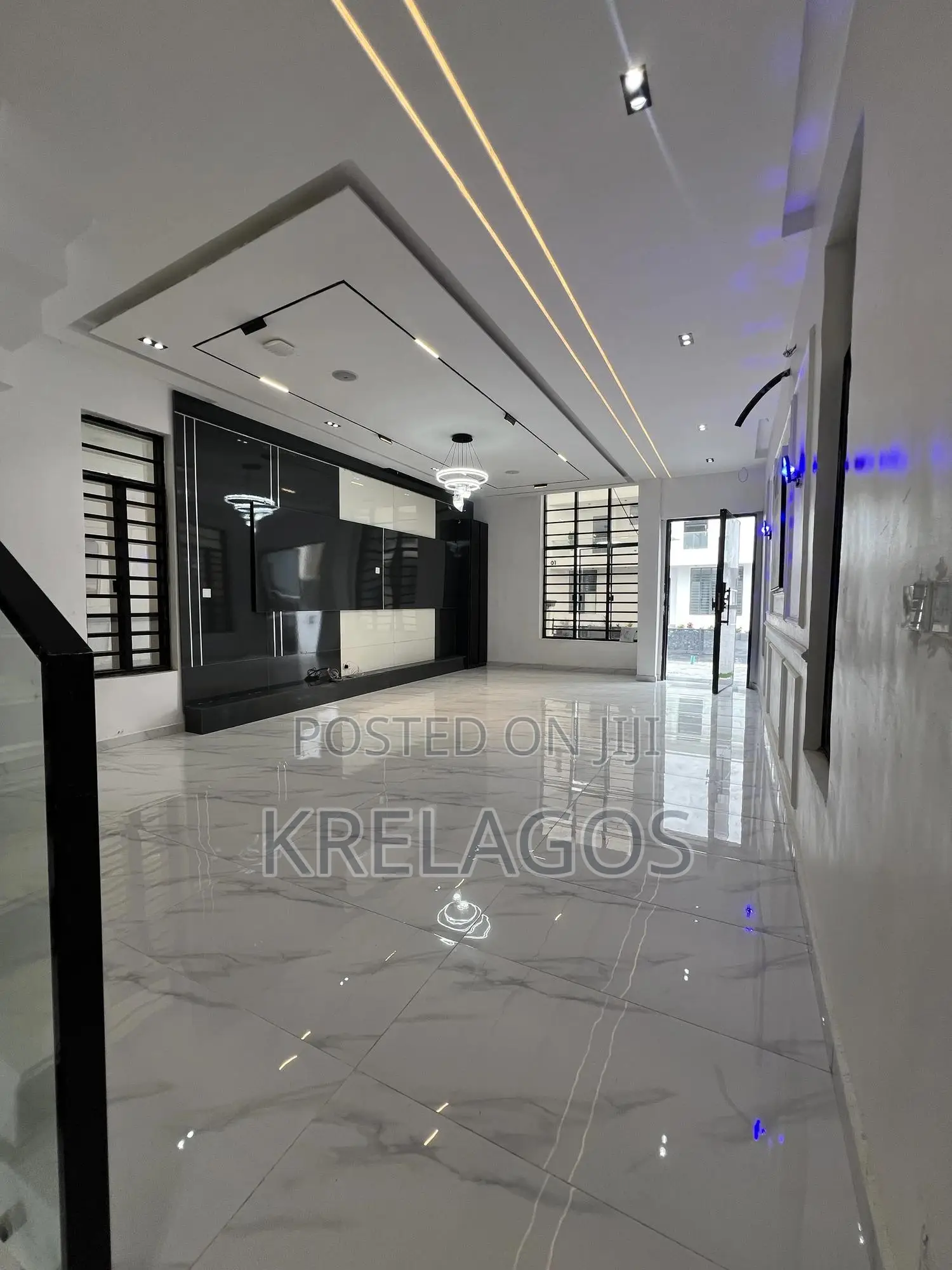 5bdrm Duplex in Chevron for sale