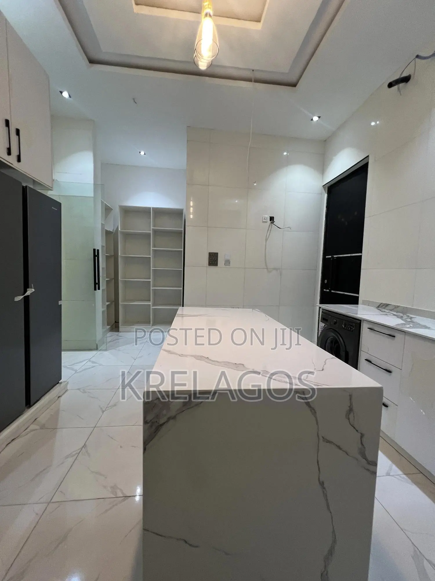 5bdrm Duplex in Chevron for sale