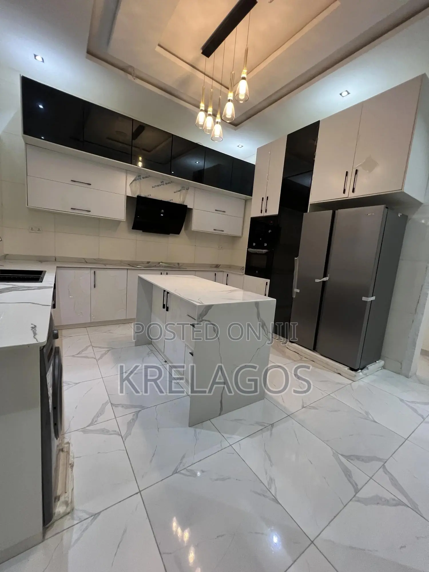 5bdrm Duplex in Chevron for sale