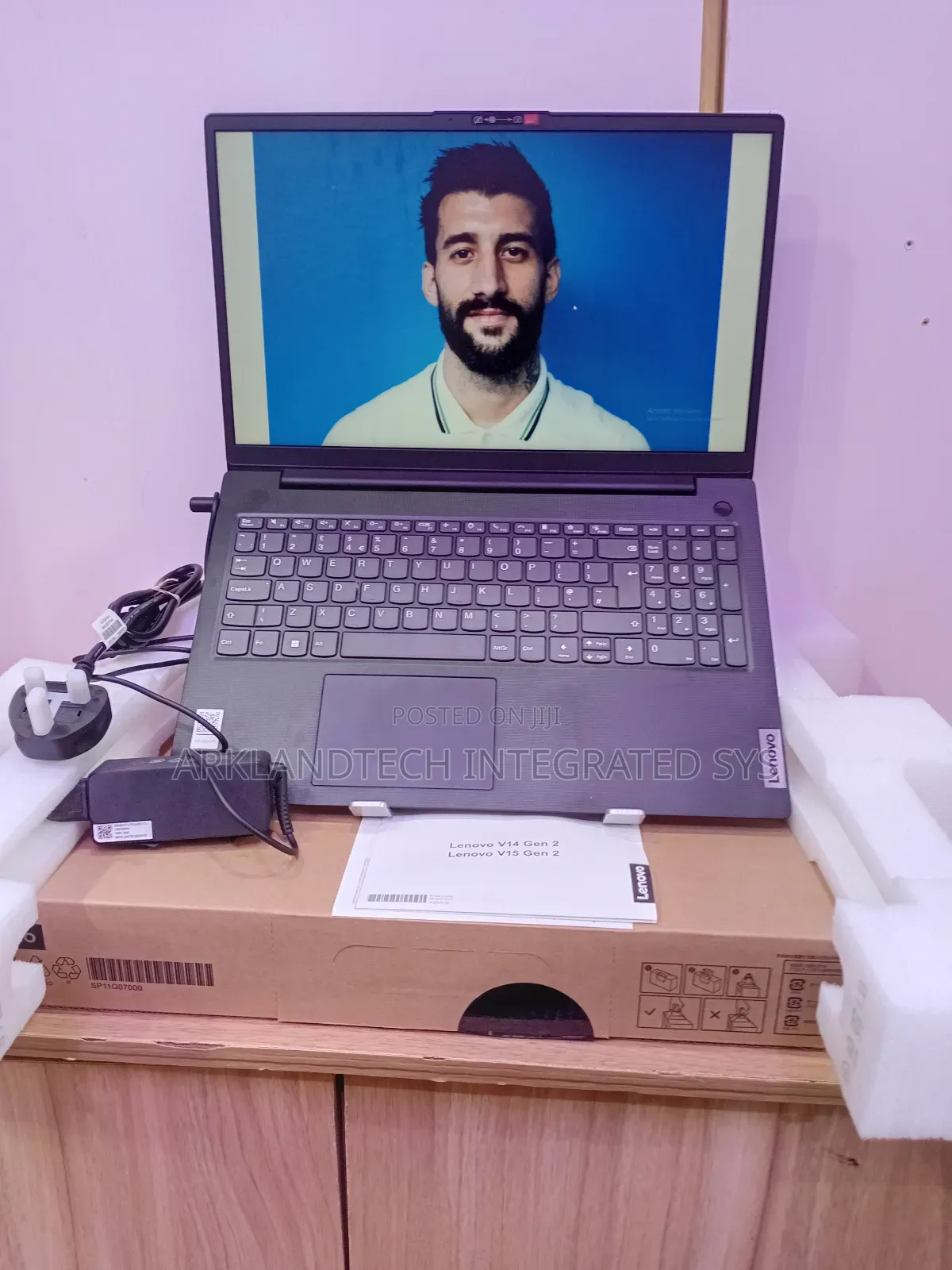 New Laptop Lenovo IdeaPad U310 8GB Intel Core i3 SSD 512GB