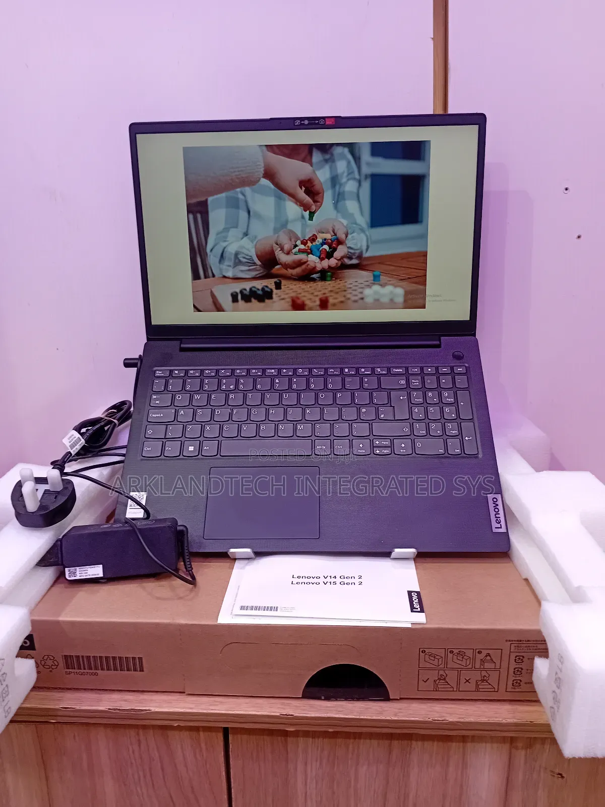 New Laptop Lenovo IdeaPad U400 8GB Intel Core i3 SSD 256GB