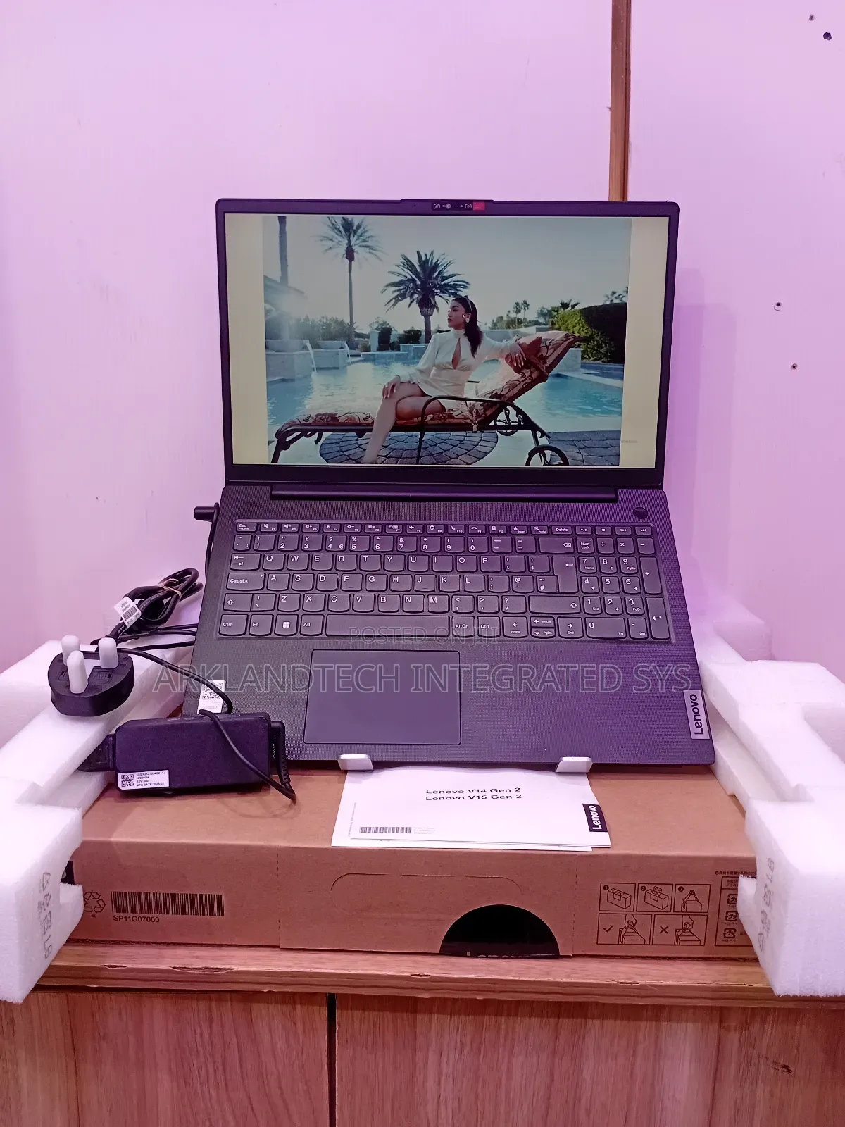New Laptop Lenovo Ideapad V14 IGL 8GB Intel Core i3 SSD 512GB