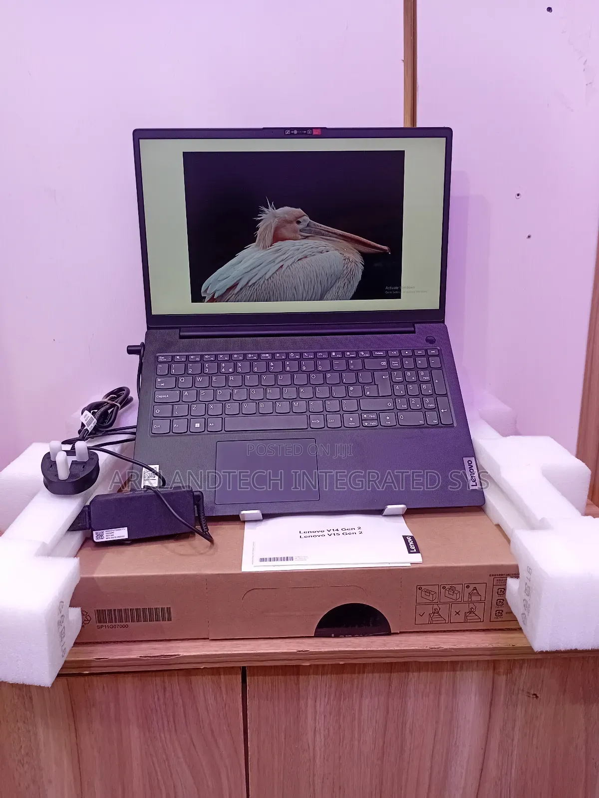 New Laptop Lenovo IdeaPad V570 8GB Intel Core i3 SSD 256GB
