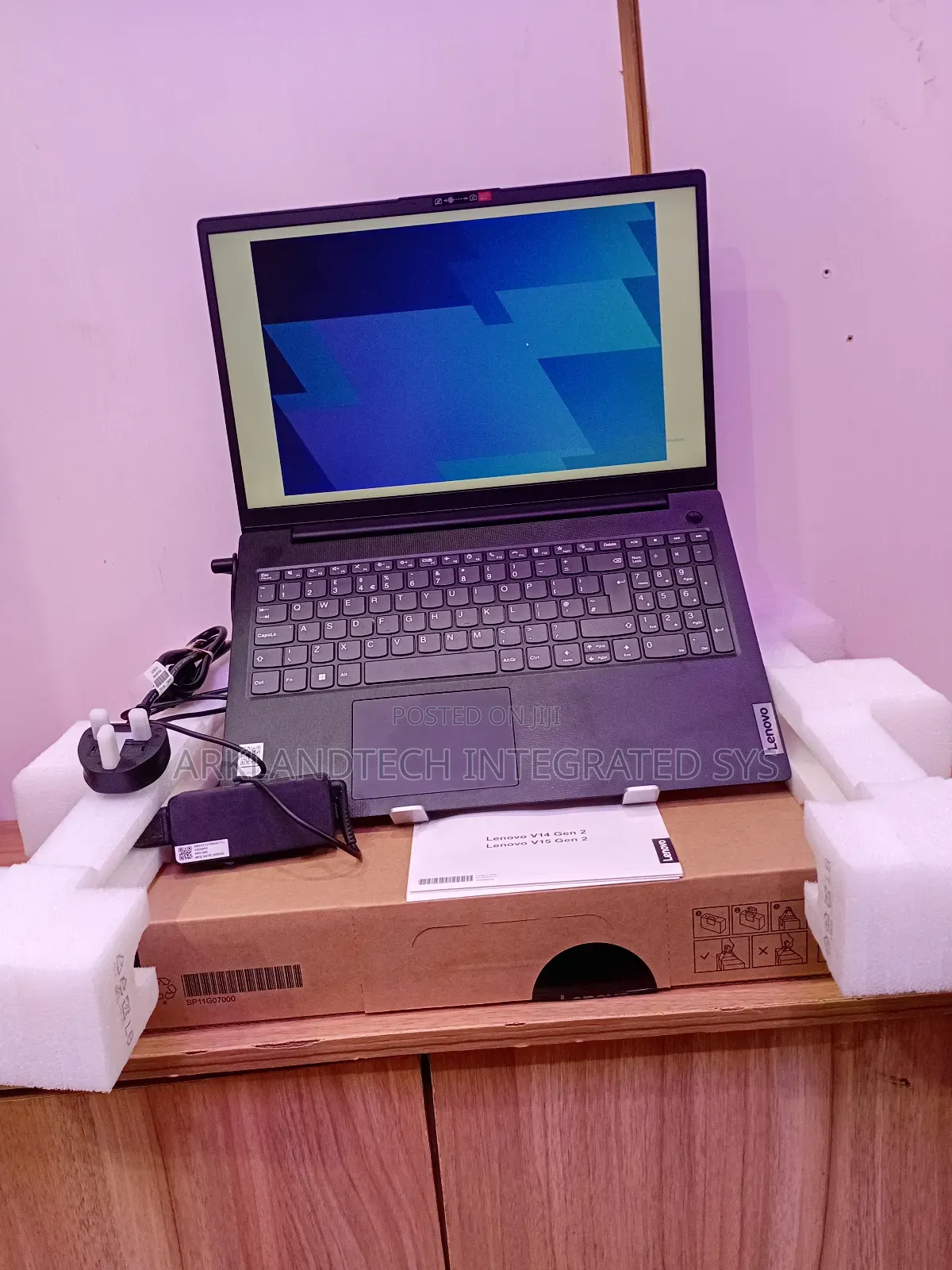 New Laptop Lenovo IdeaPad Y450 8GB Intel Core i3 SSD 512GB