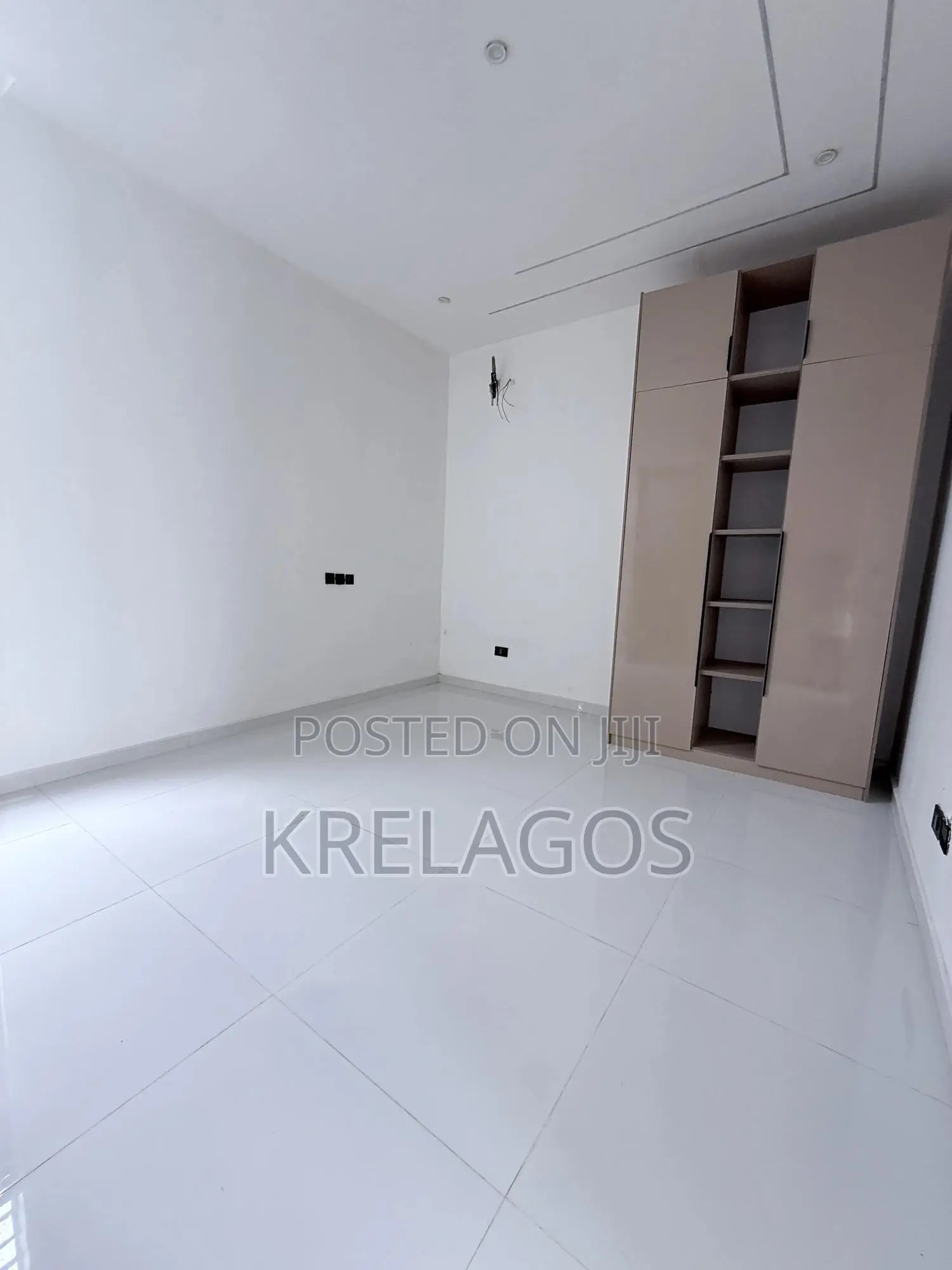 6bdrm Duplex in Chevron for sale