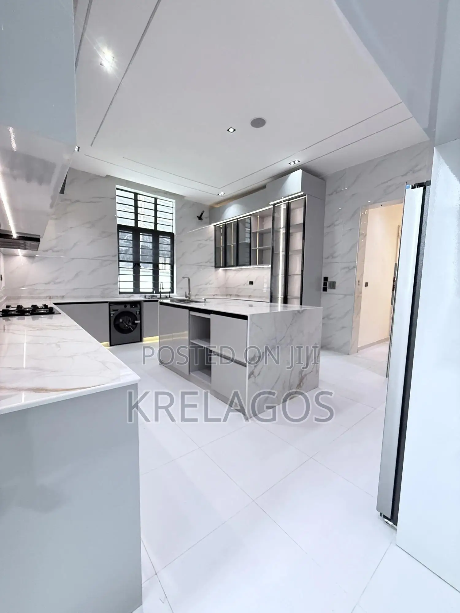 6bdrm Duplex in Chevron for sale