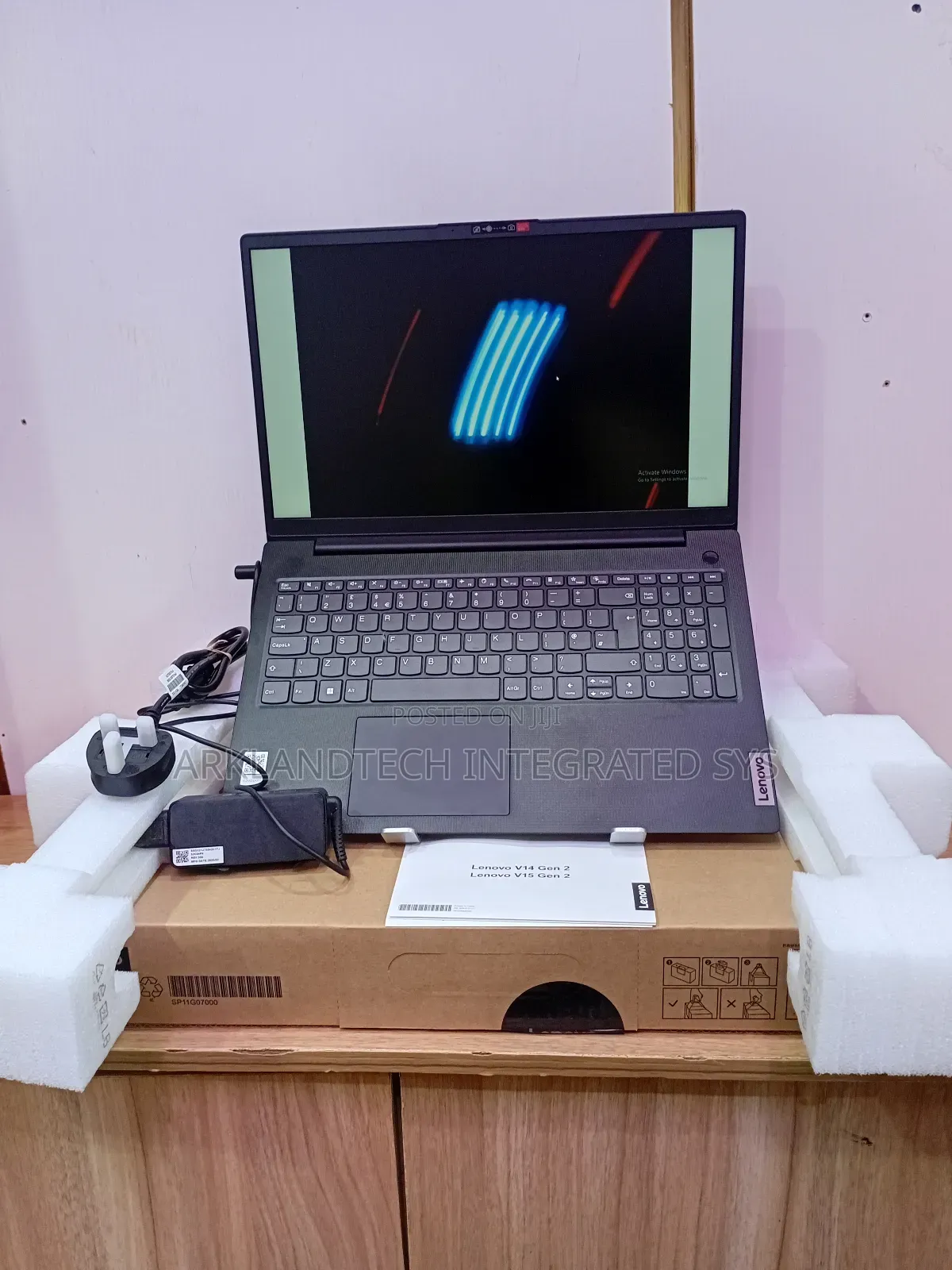 New Laptop Lenovo IdeaPad Y500 8GB Intel Core i3 SSD 256GB