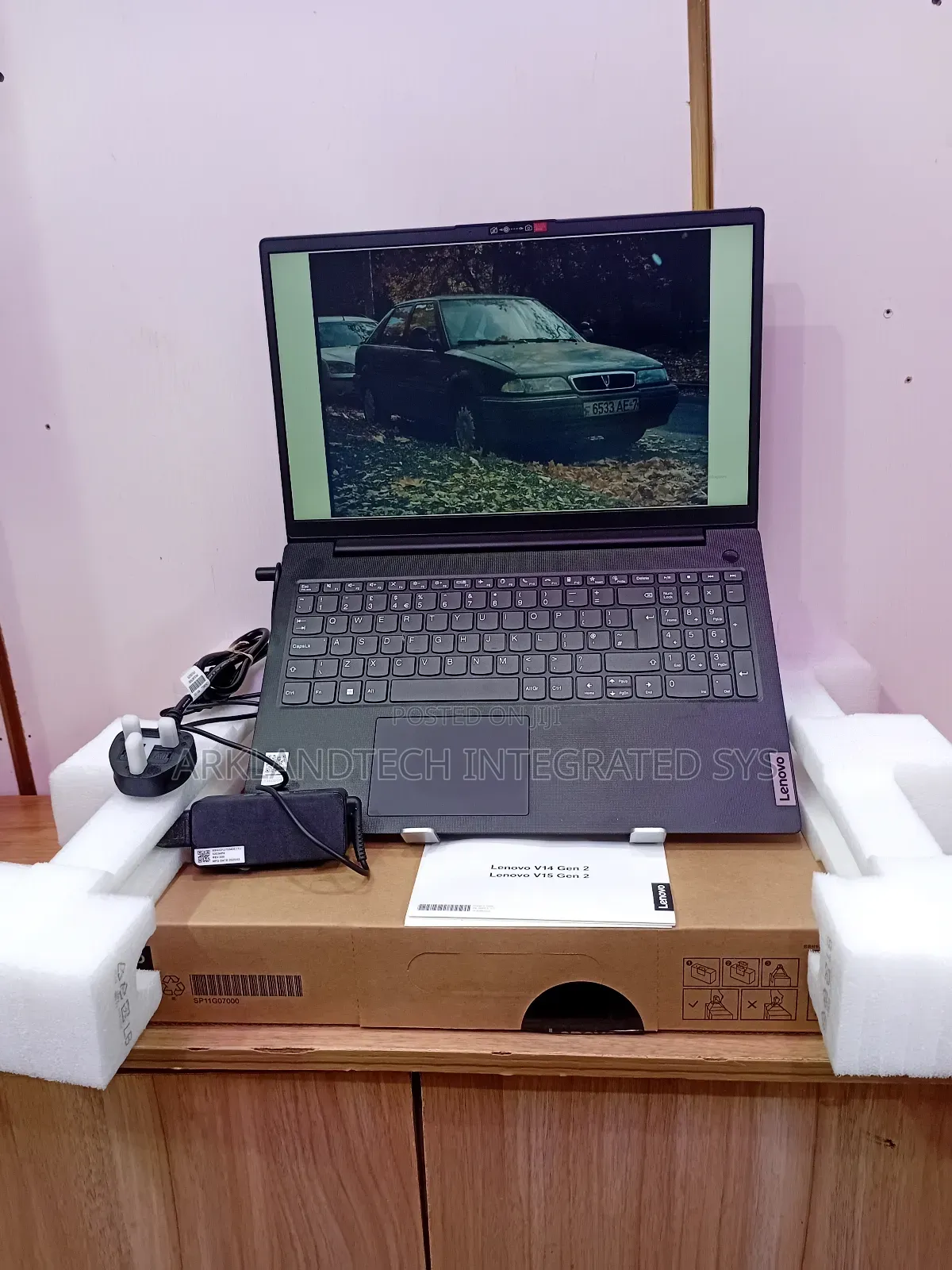 New Laptop Lenovo IdeaPad Y500 8GB Intel Core i3 SSD 512GB