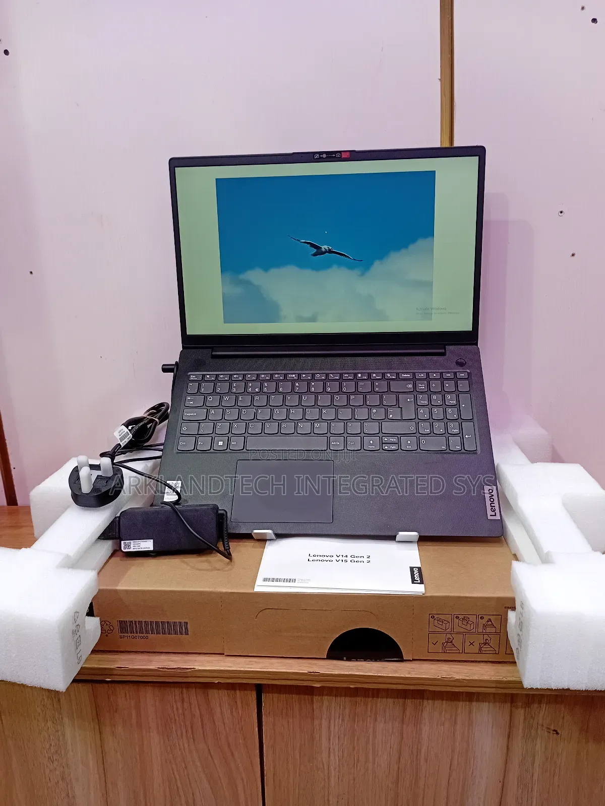 New Laptop Lenovo IdeaPad Y500 8GB Intel Core i3 SSD 512GB