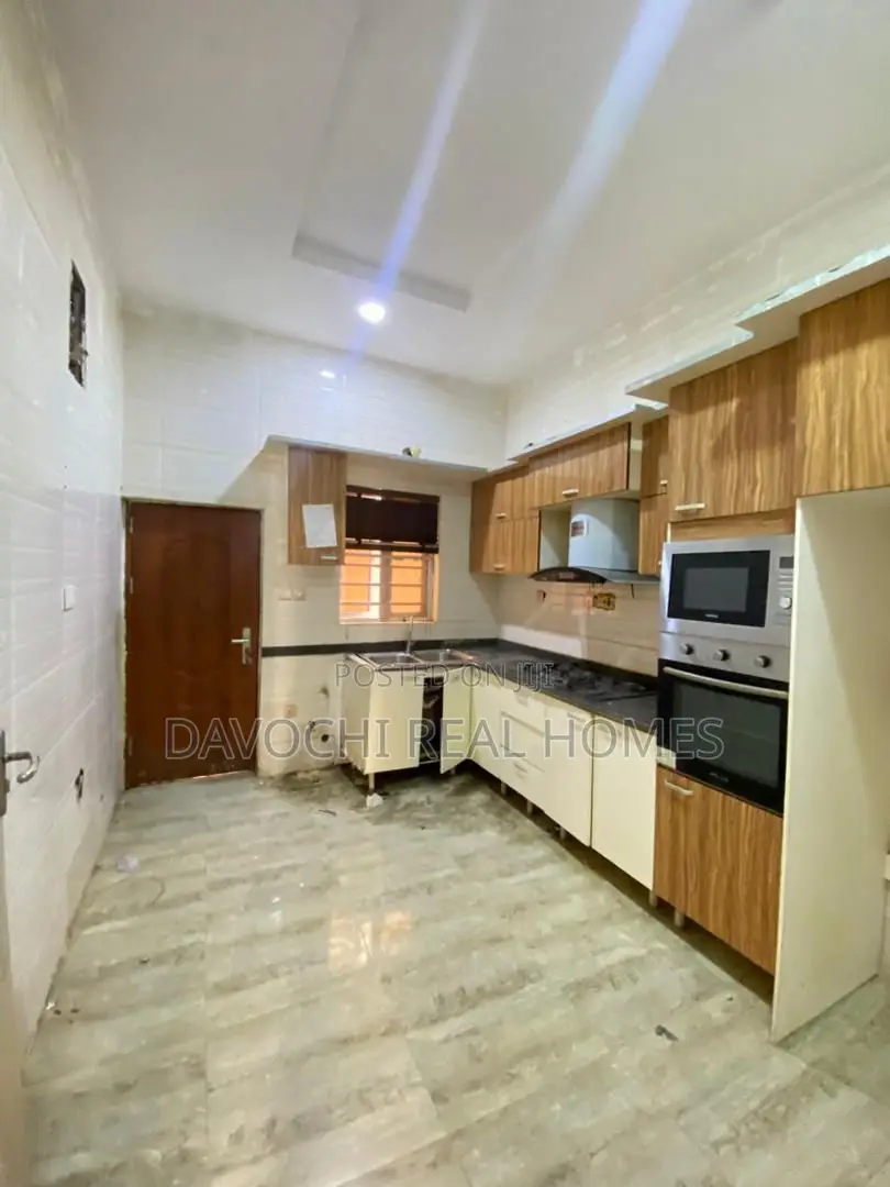 4bdrm Duplex in Orchid Road, Lekki Phase 2 for rent