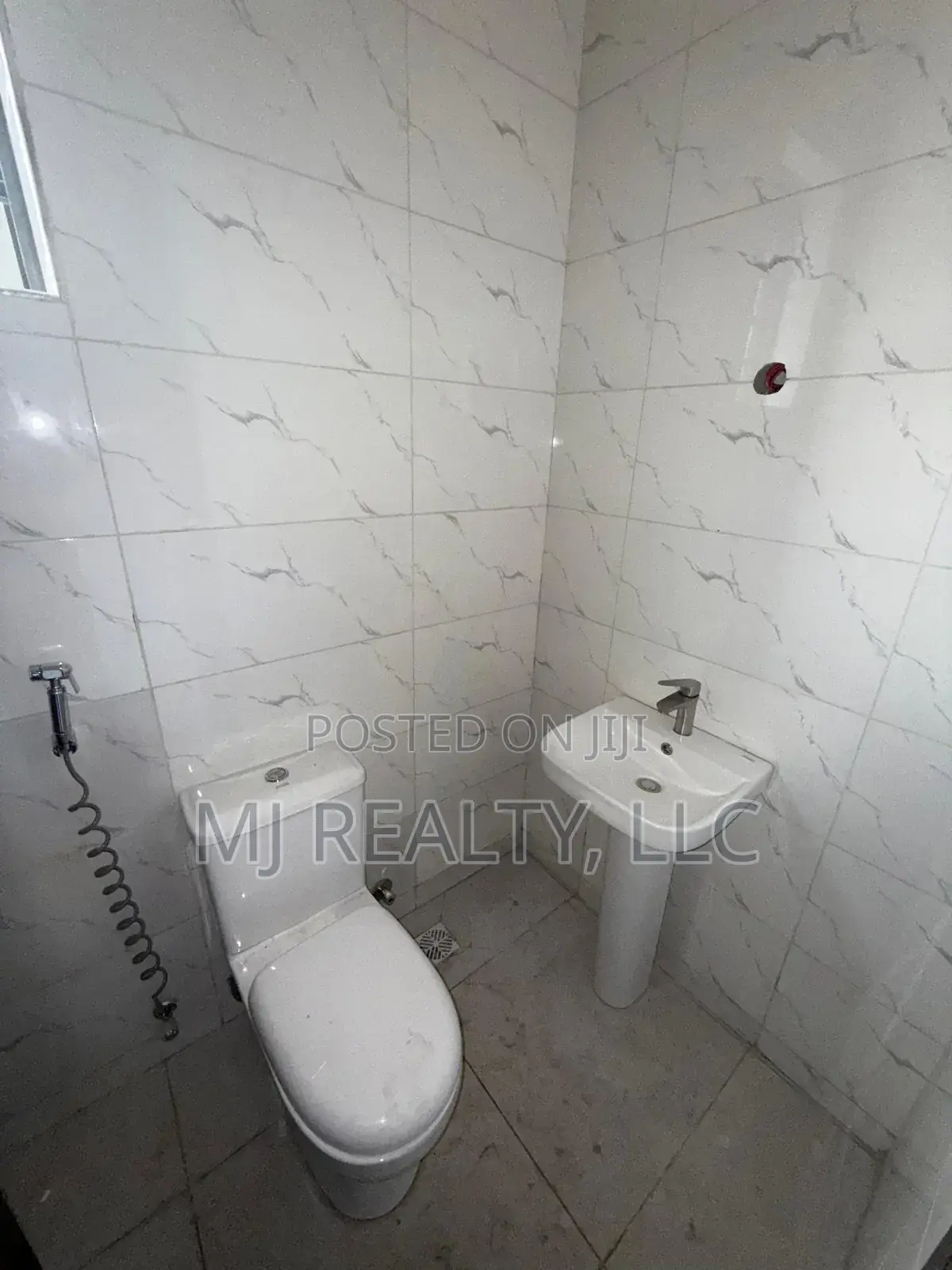 3bdrm Apartment in Awuse Estate, Opebi for sale