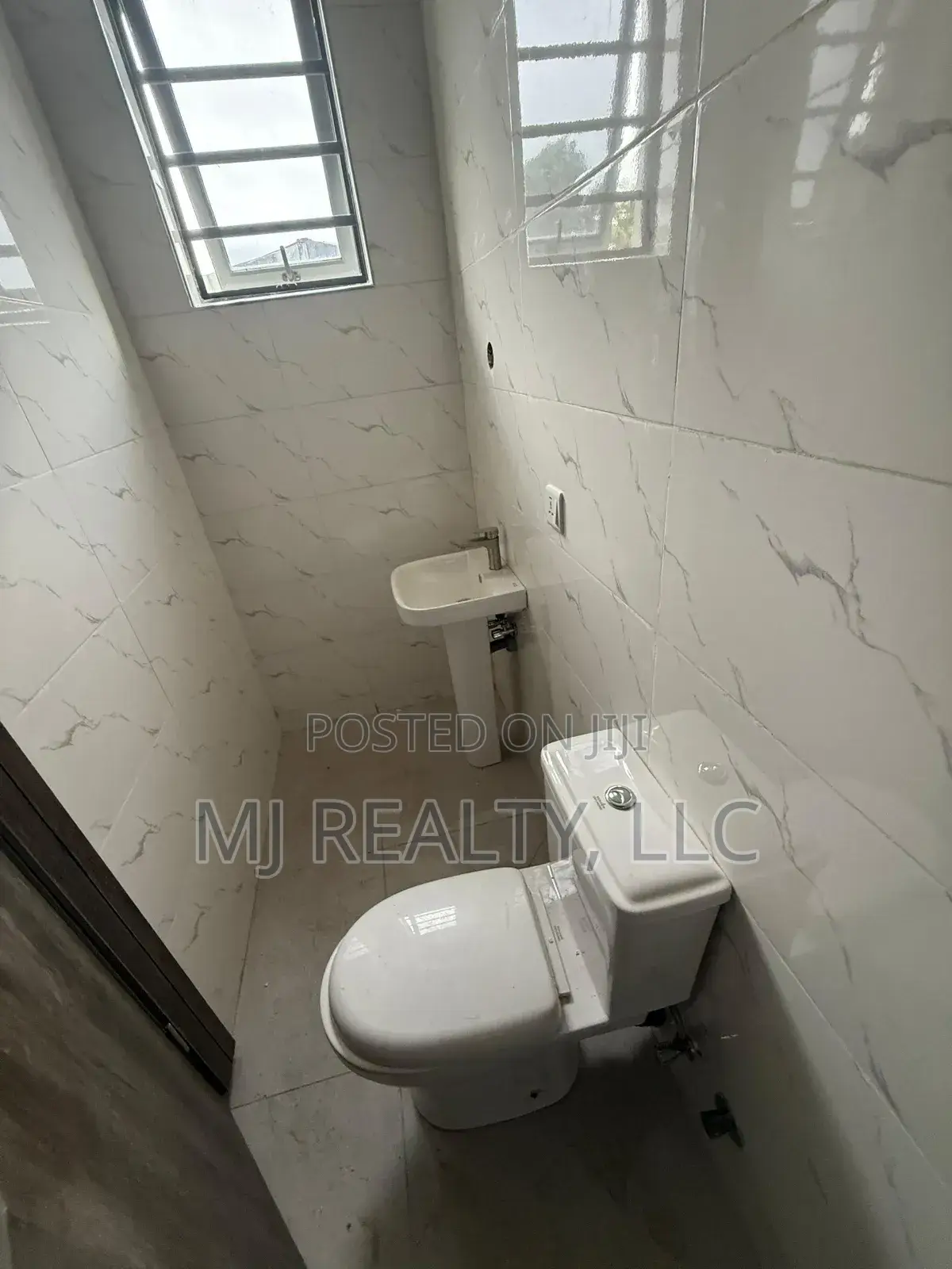 4bdrm Maisonette in Awuse Estate, Opebi for sale