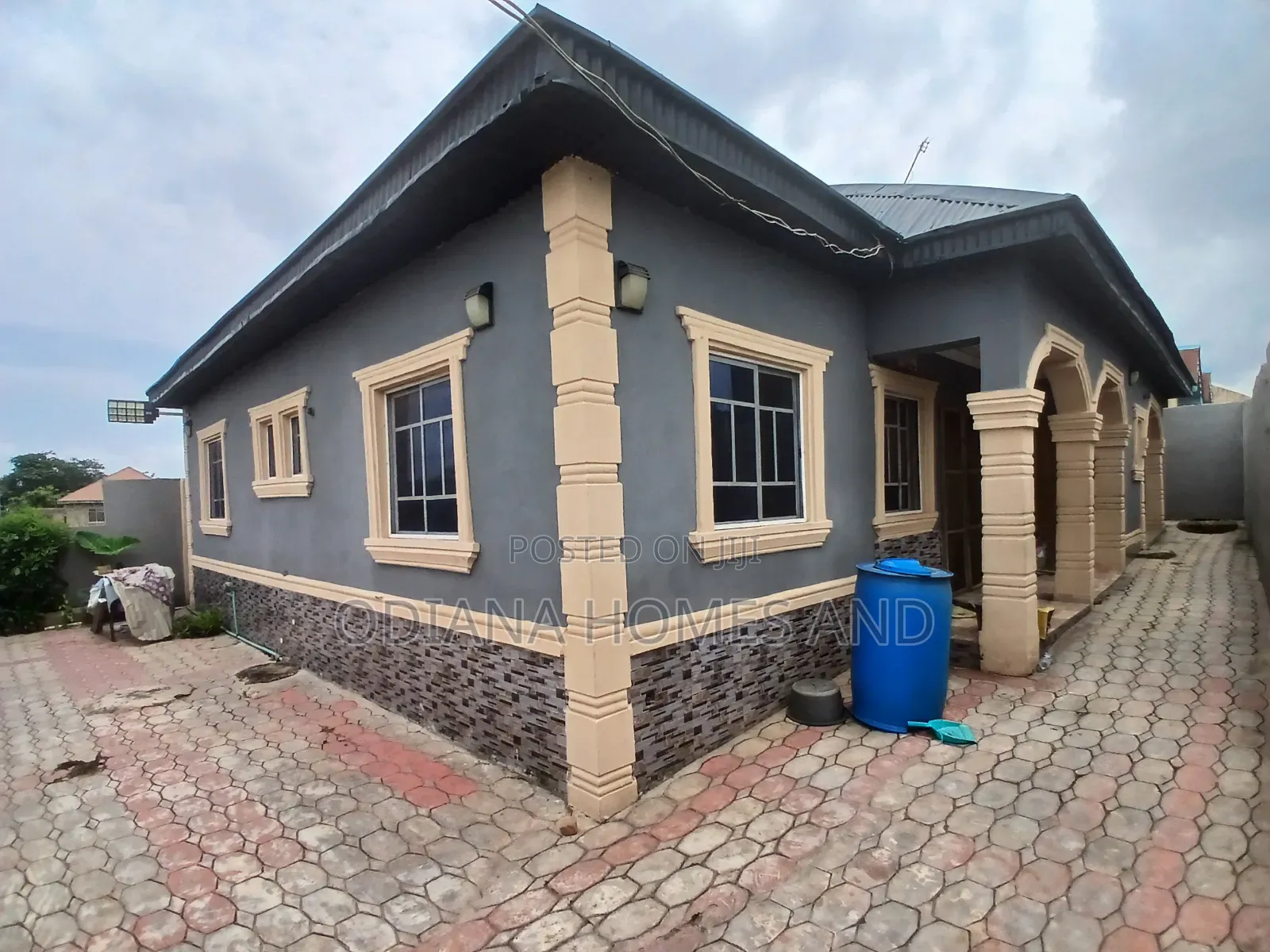 4bdrm Bungalow in Bako, Omi Adio for sale