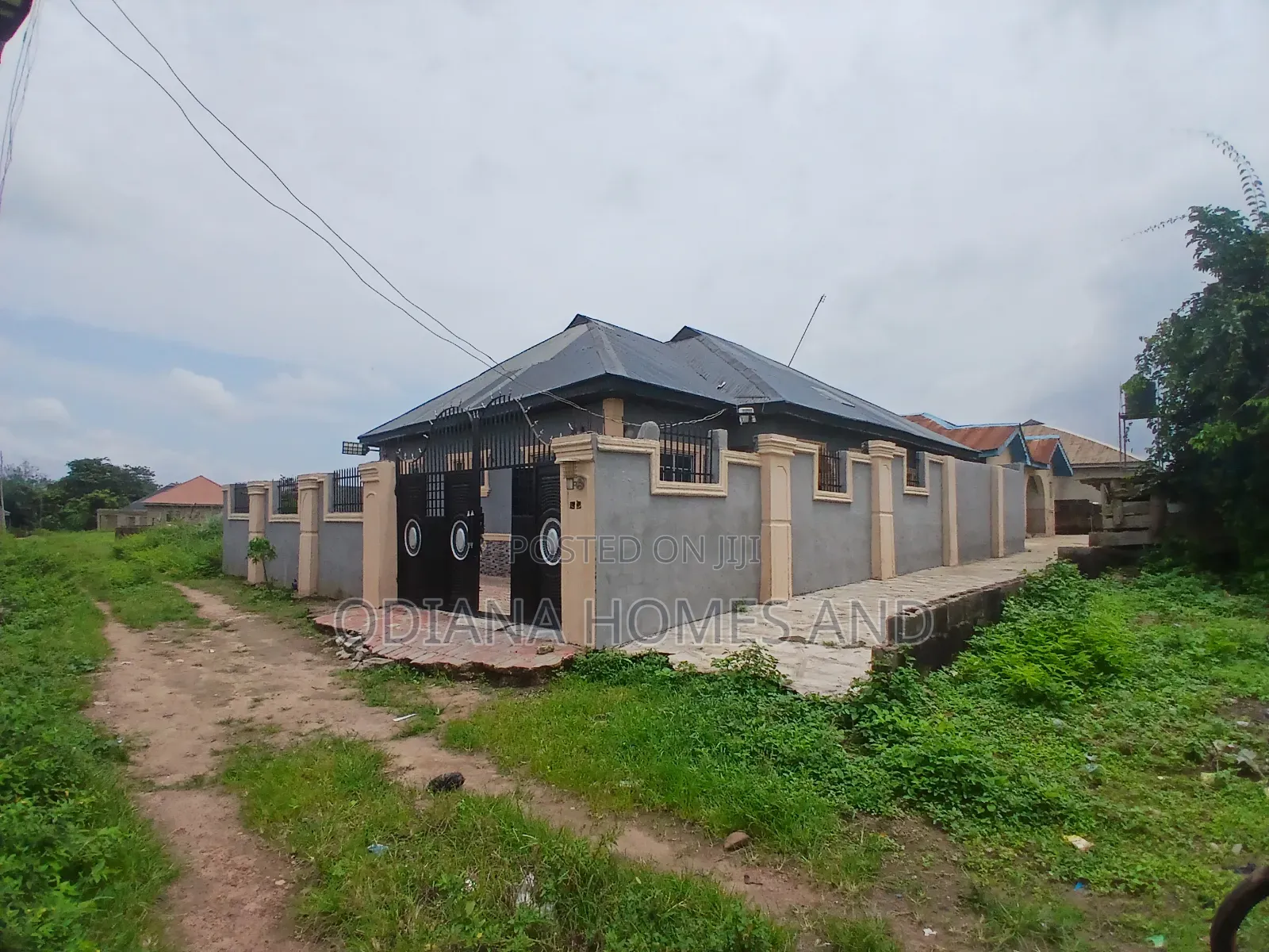 4bdrm Bungalow in Bako, Omi Adio for sale