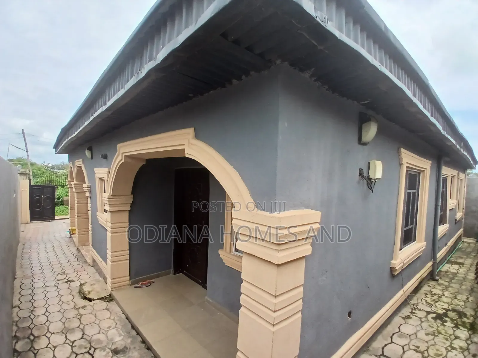 4bdrm Bungalow in Bako, Omi Adio for sale