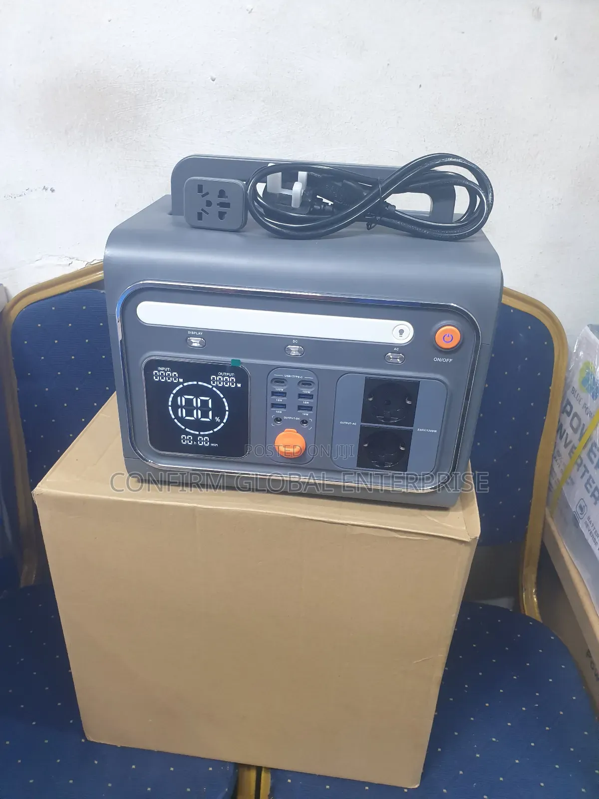 1200w All in One Solar Generator With Solar 3