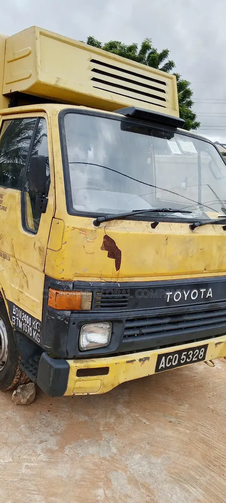 Toyota Previa 2010 Yellow