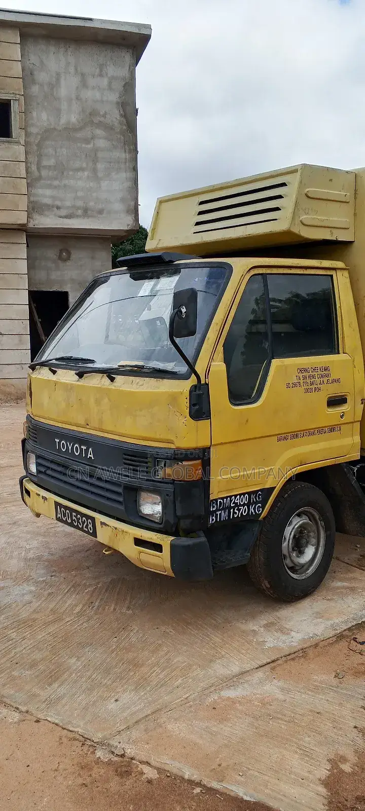 Toyota Voxy 2010 Yellow