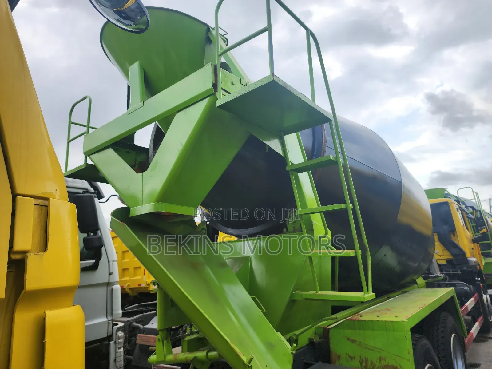 Foreign Used Concrete Mixer Howo CHNTC