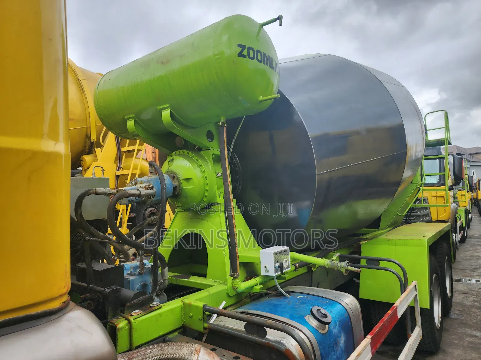 Foreign Used China Howo Concrete Mixer Truck.