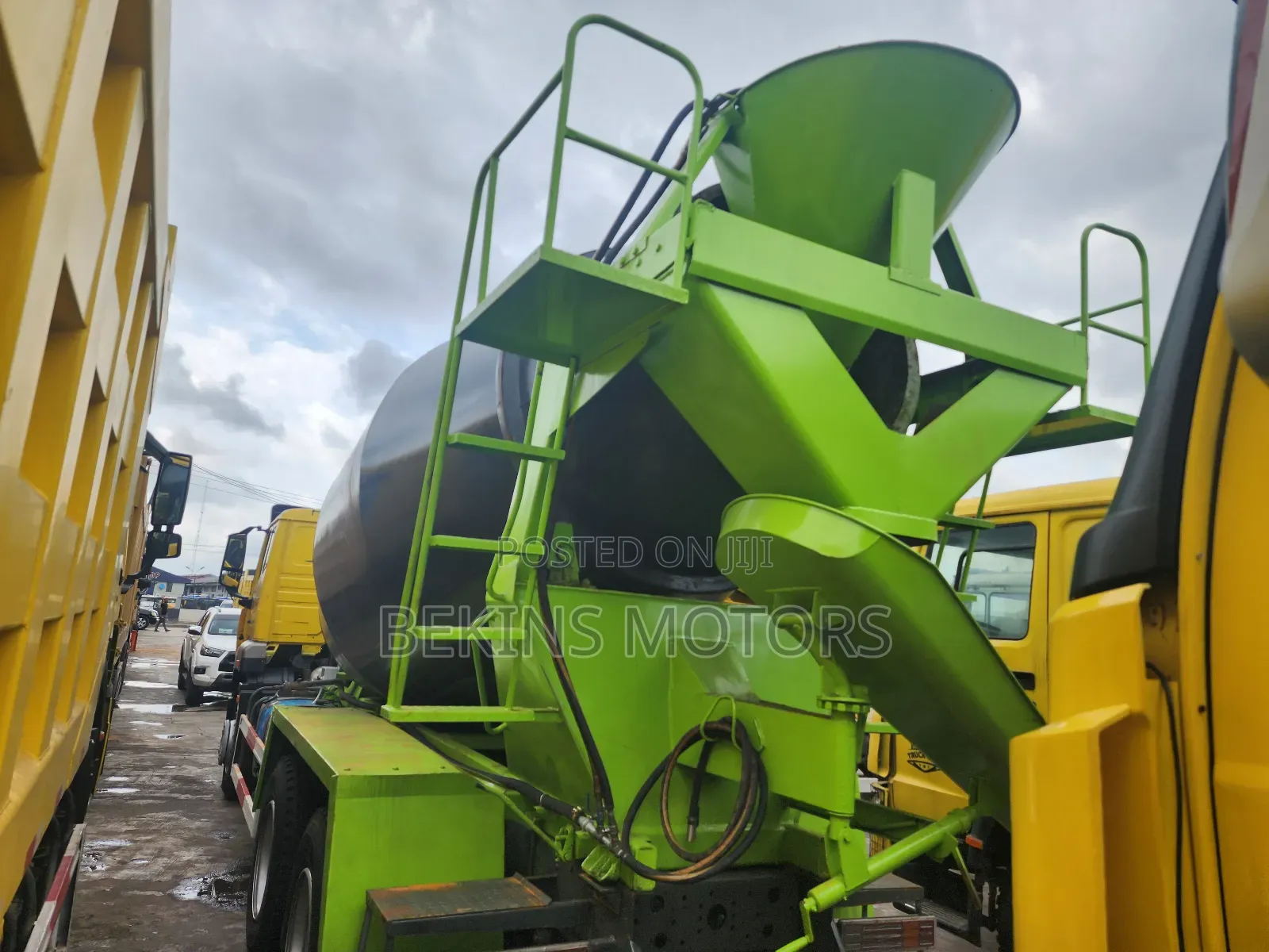 Foreign Used China Howo Concrete Mixer Truck.