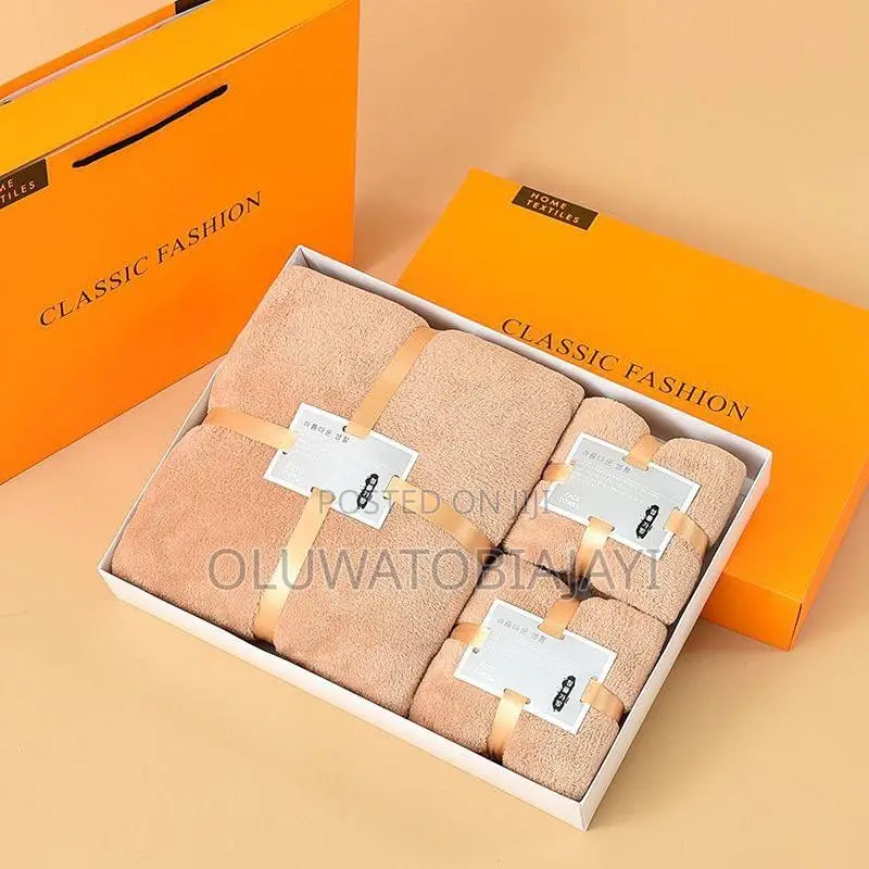 3 In 1 Towel Set With Gift Bag 9500
