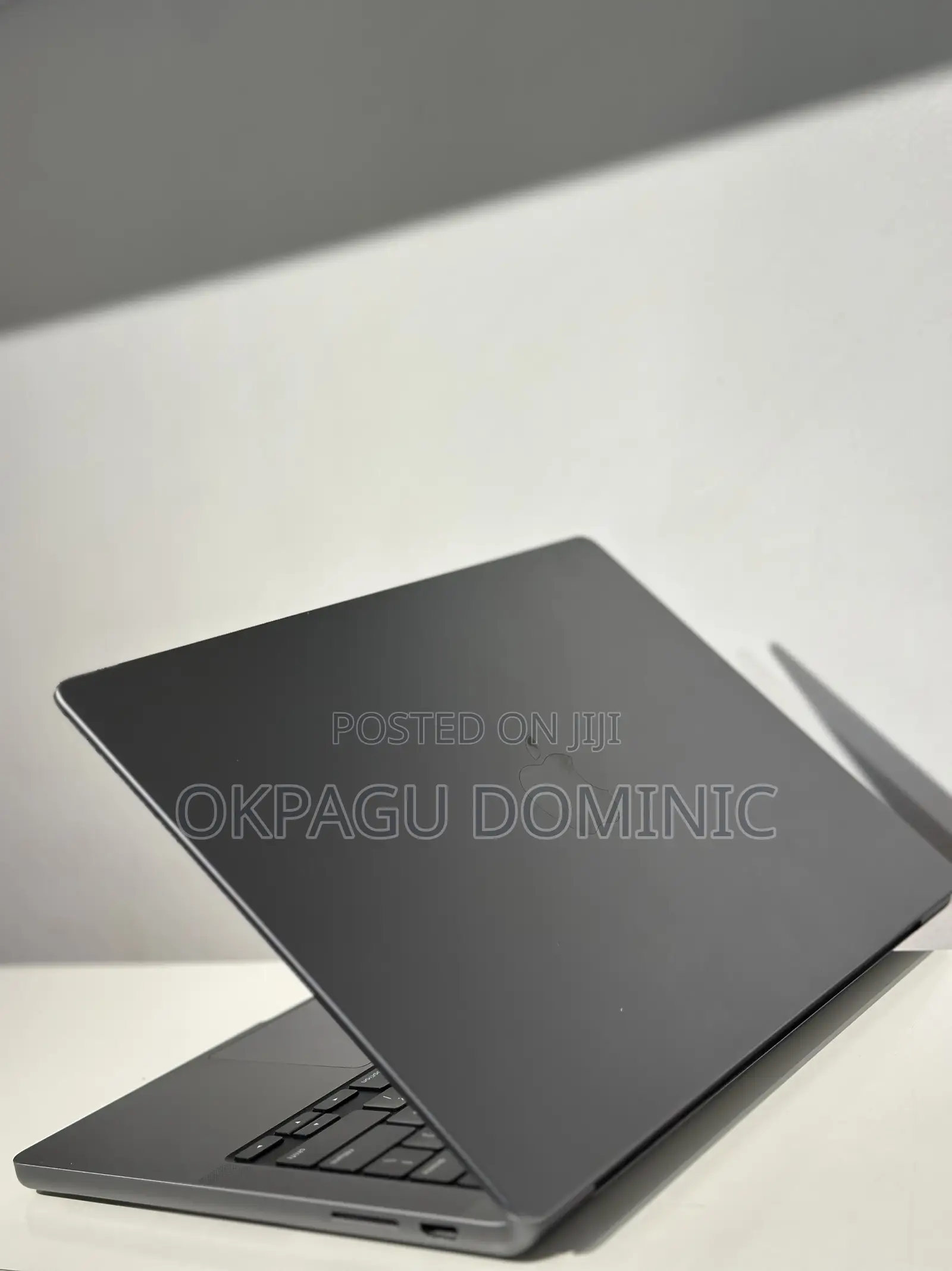 Laptop Apple MacBook Pro 2024 M3 14-Inch 8GB Apple M1 SSD 512GB