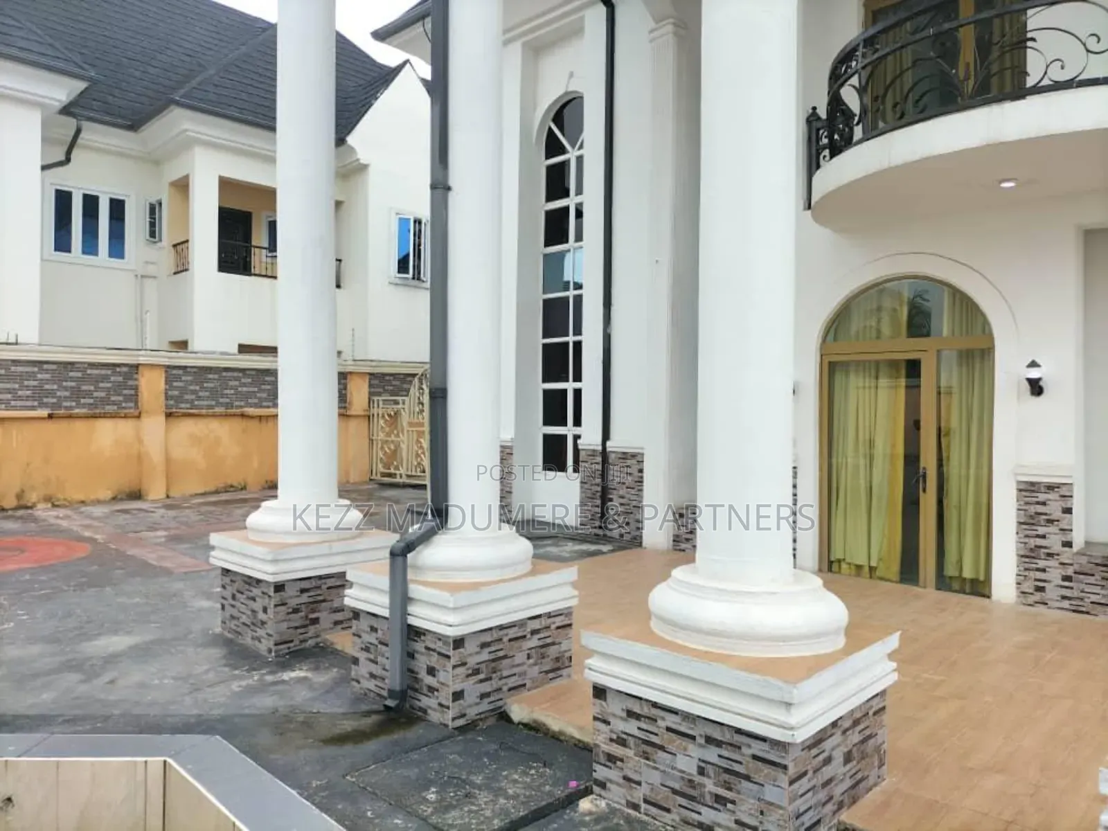 5bdrm Duplex in Egbede Housing for sale