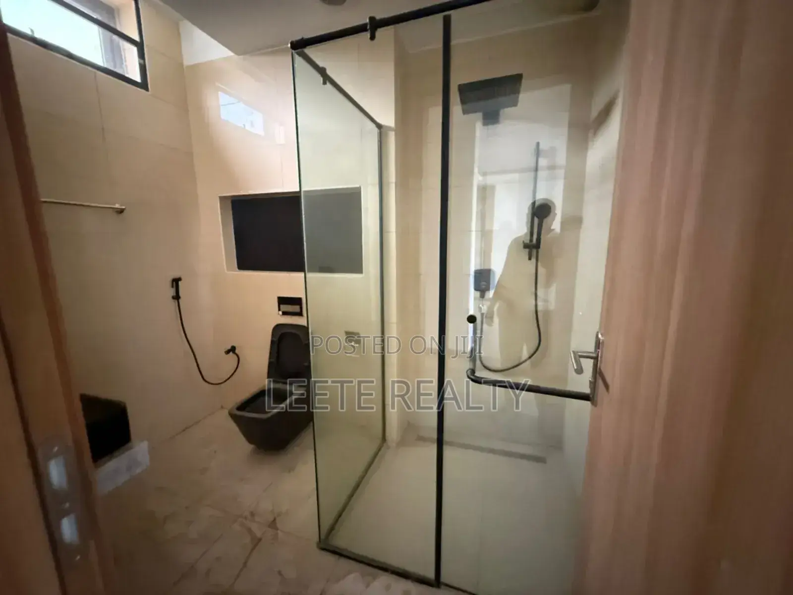 4bdrm Townhouse/Terrace in Wuse 2 for sale