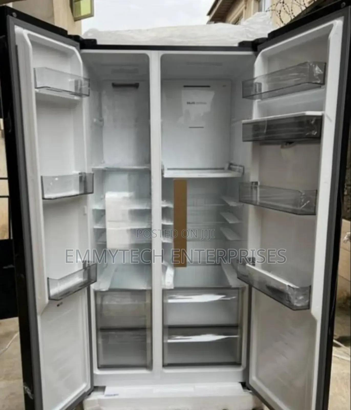 Hisense Side by Side Refrigerator Black With
Dispenser(529l)
