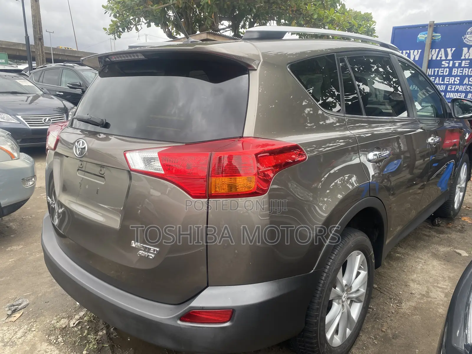 Toyota RAV4 Limited 4dr SUV (2.5L 4cyl 6A) 2015 Gray