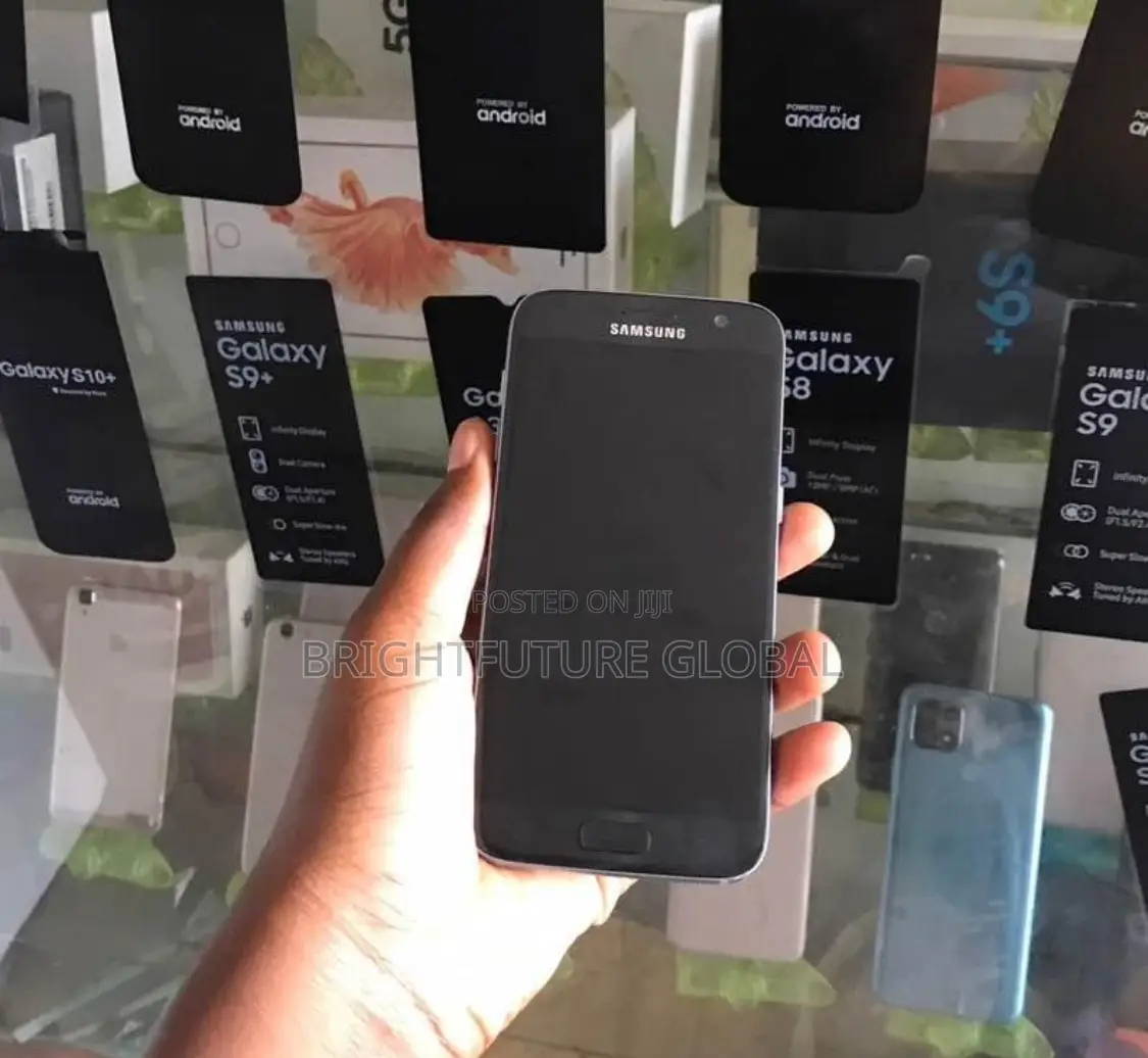 New Samsung Galaxy S7 32 GB Black