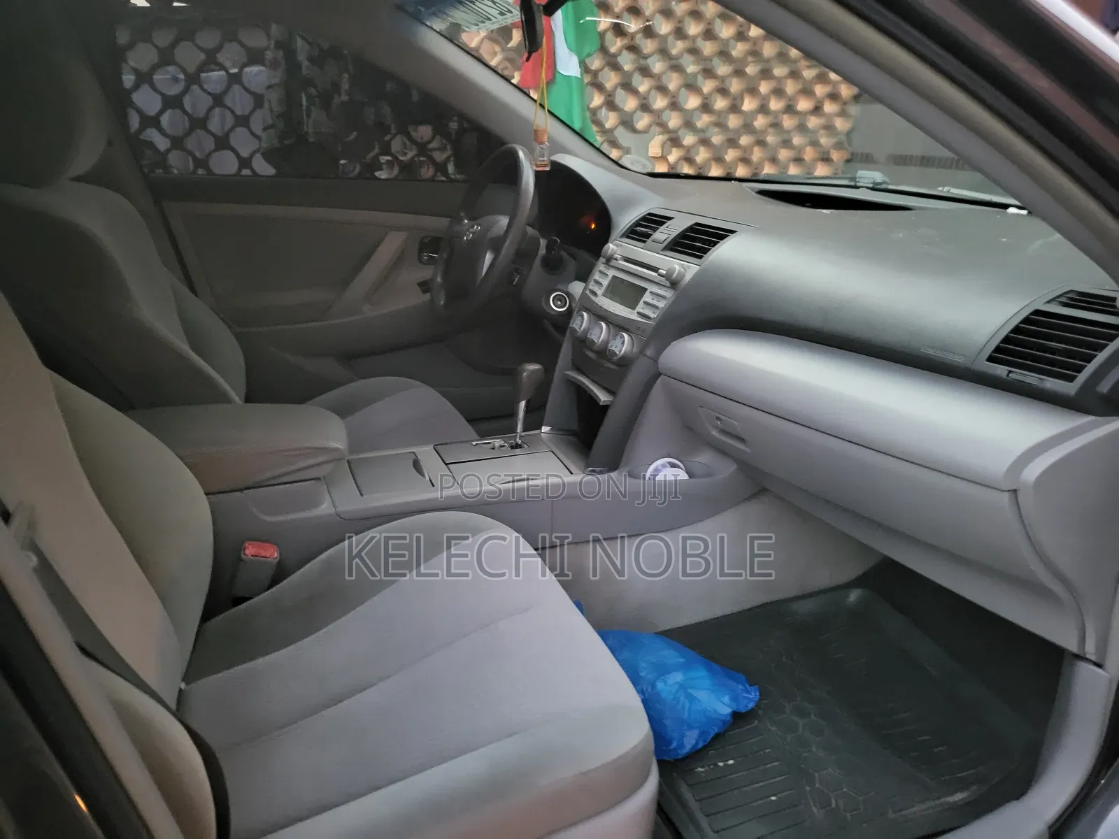 Toyota Camry LE 4dr Sedan (2.5L 4cyl 6AM) 2010 Gray