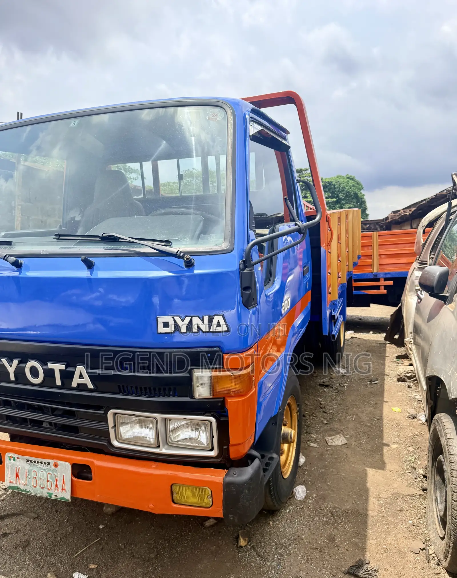 Toyota Dyna 200 Six Tyres Old Model 2.4litre Engine