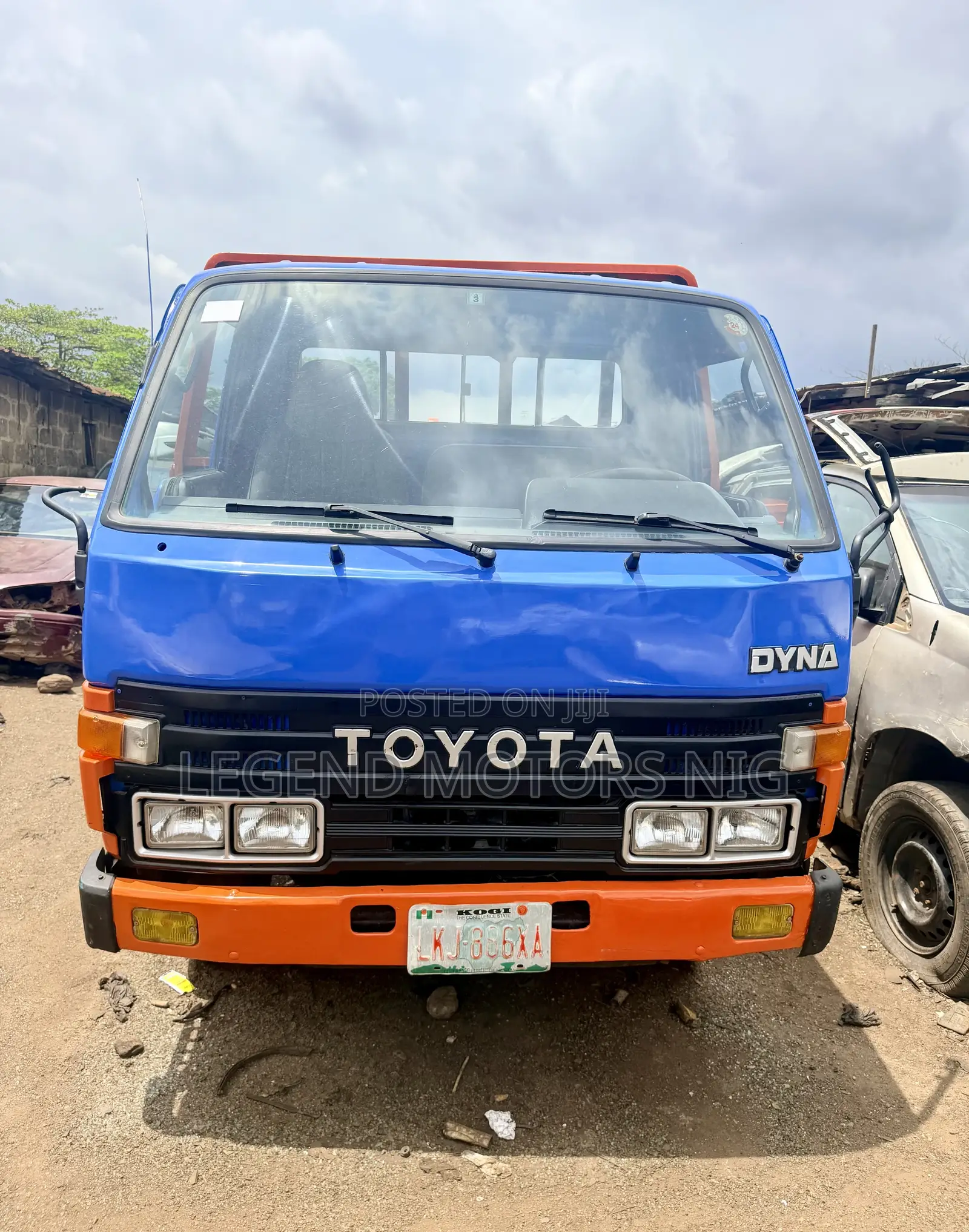 Toyota Dyna 200 Six Tyres Old Model 2.4litre Engine