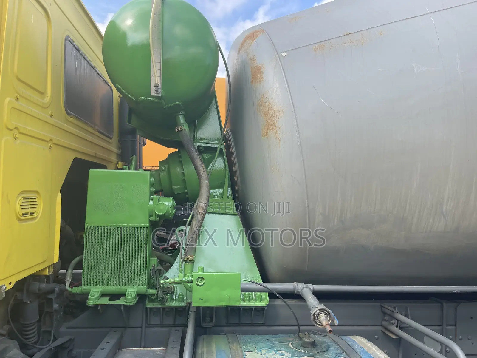 Howo Concrete Mixer Truck 371hp.