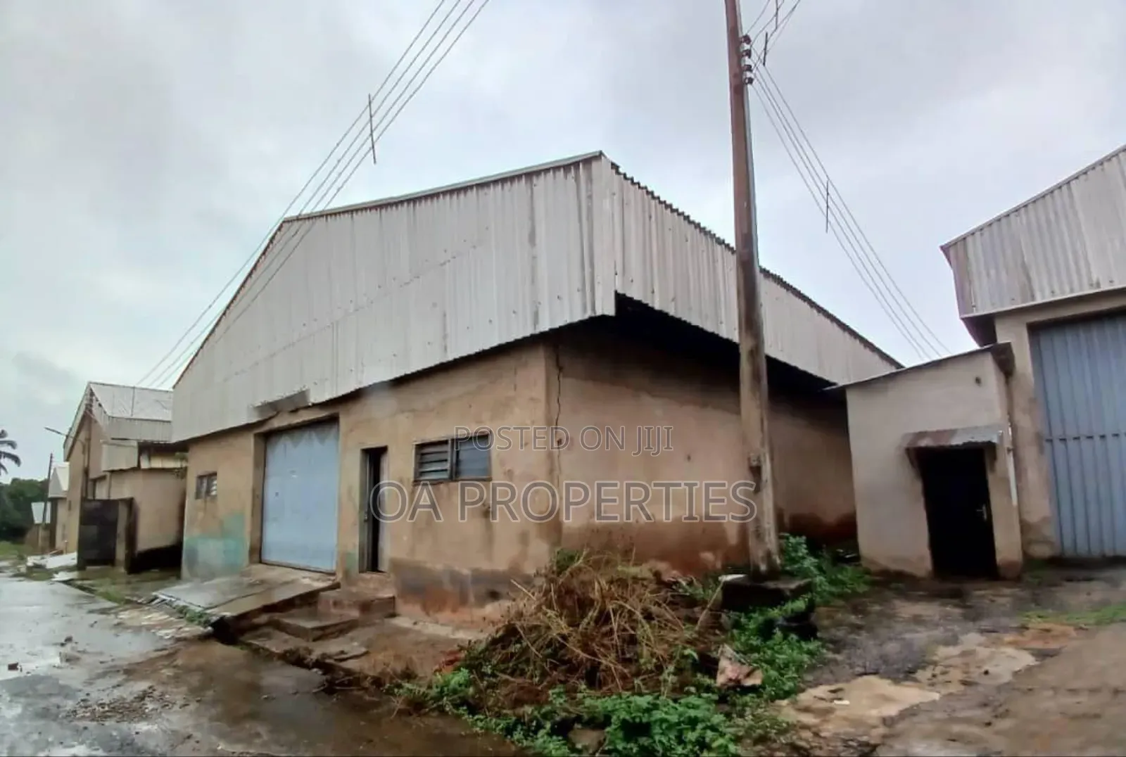 Warehouse Factory With Features at Int Airport Axis, Alakia, Ibadan.