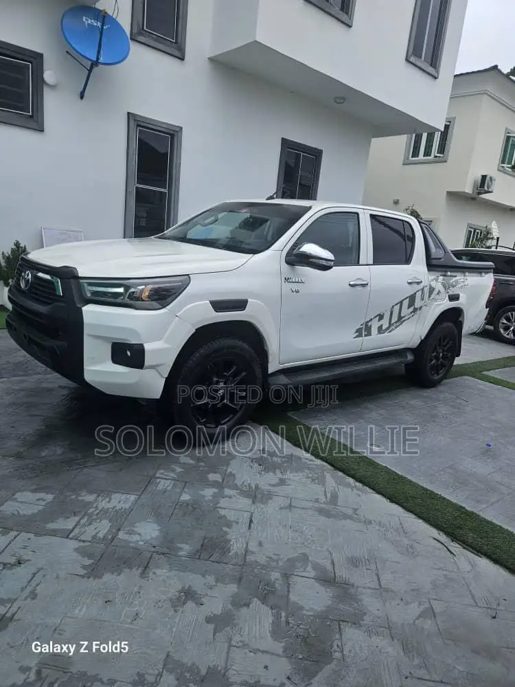 Toyota Hilux 2019 White