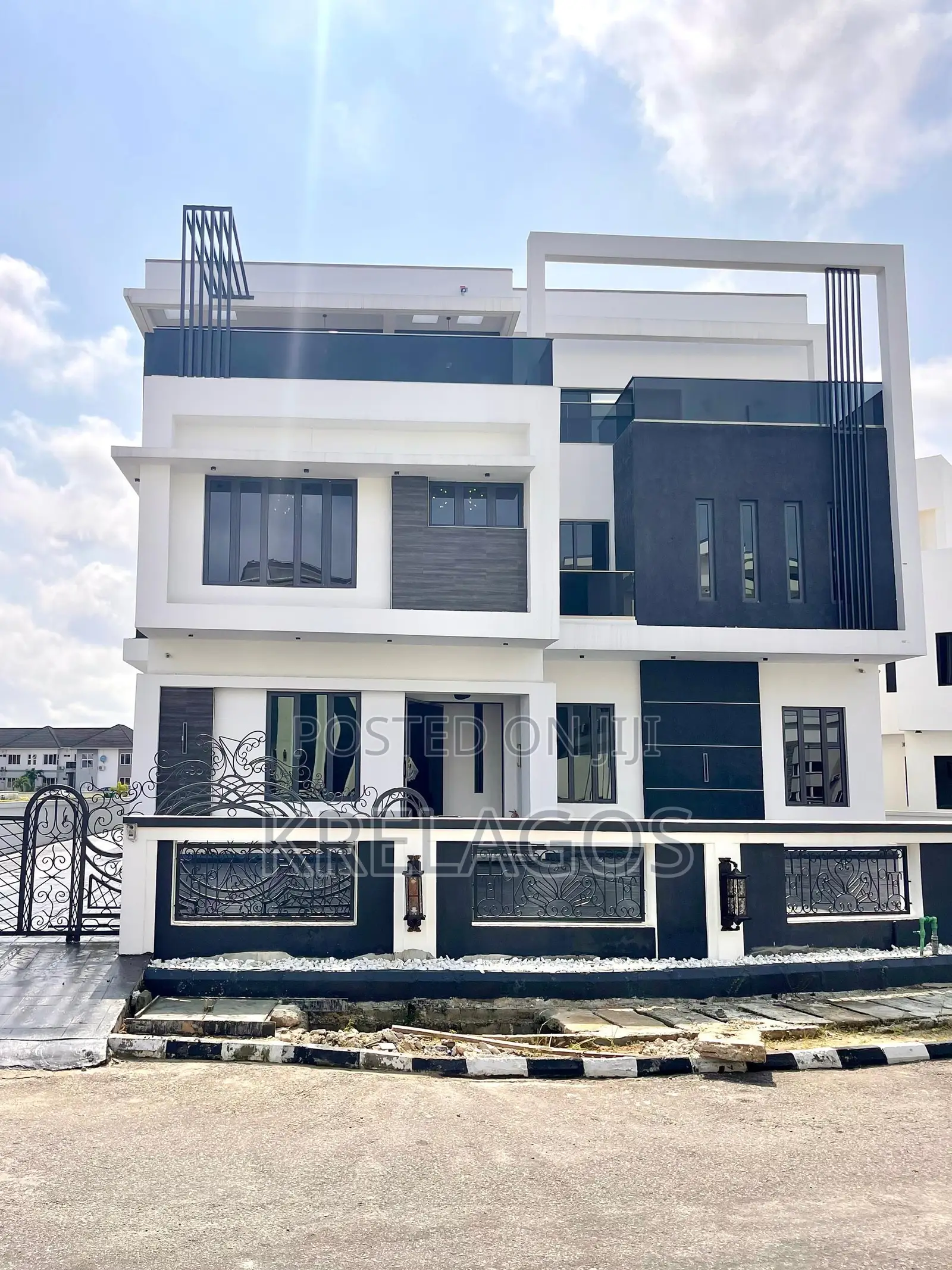 6bdrm Duplex in Osapa london for sale