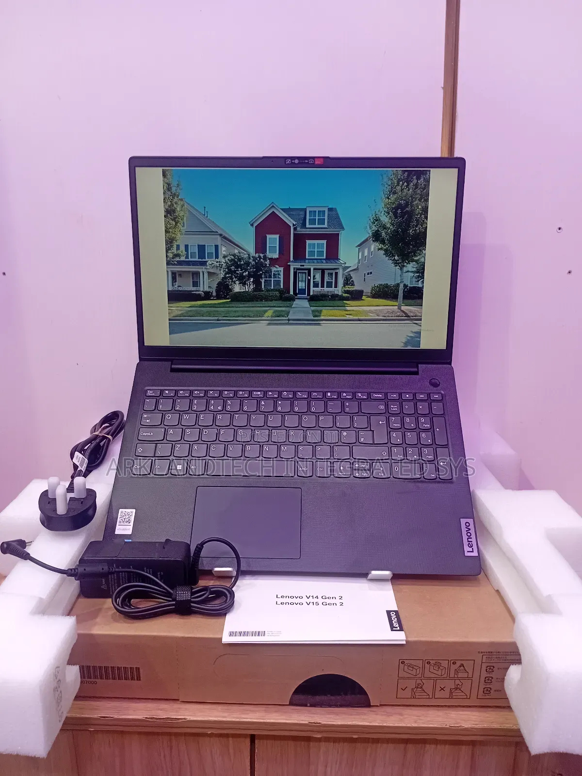 New Laptop Lenovo IdeaPad Z370 8GB Intel Core i3 SSD 256GB
