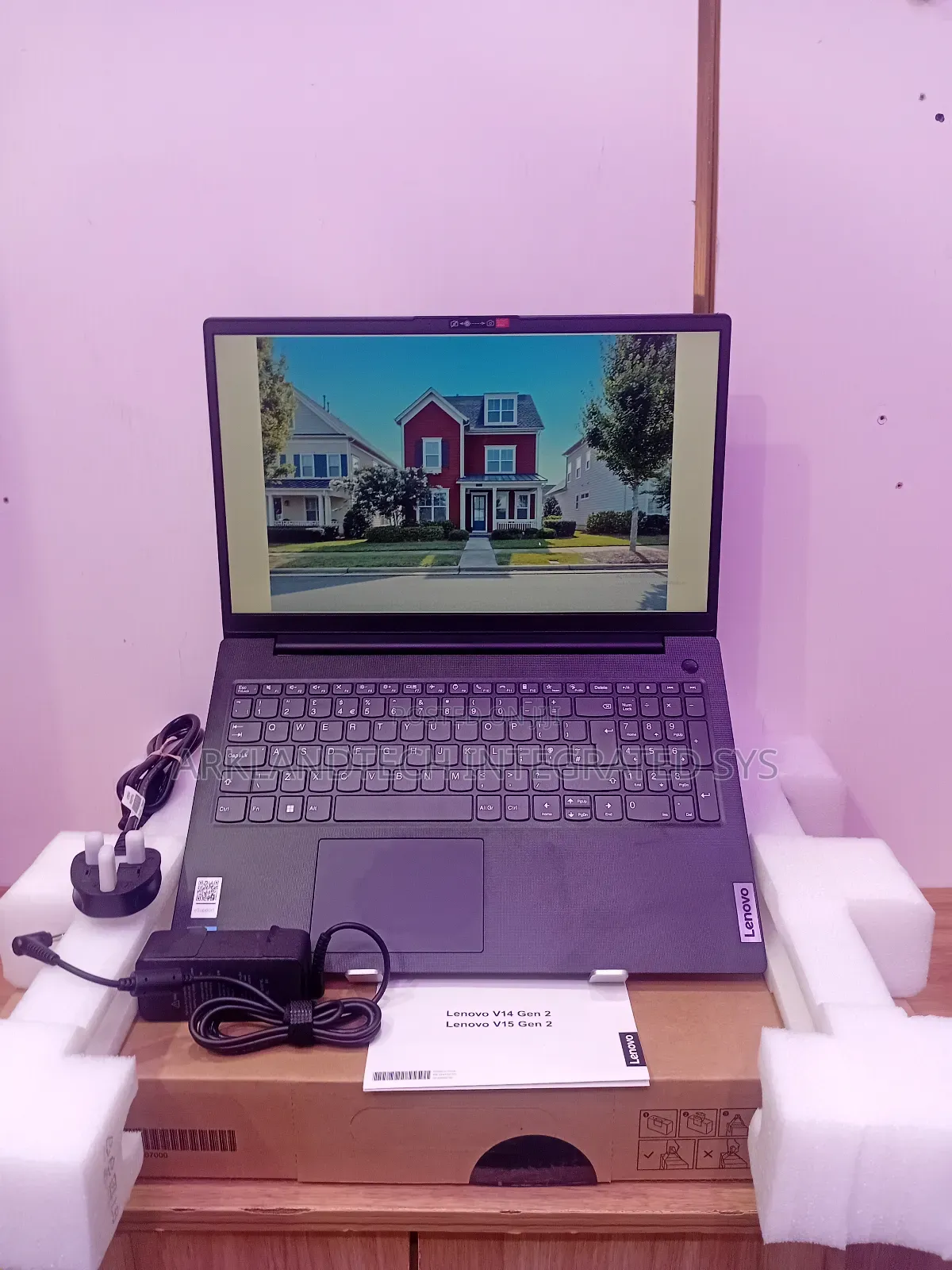 New Laptop Lenovo IdeaPad Z370 8GB Intel Core i3 SSD 256GB