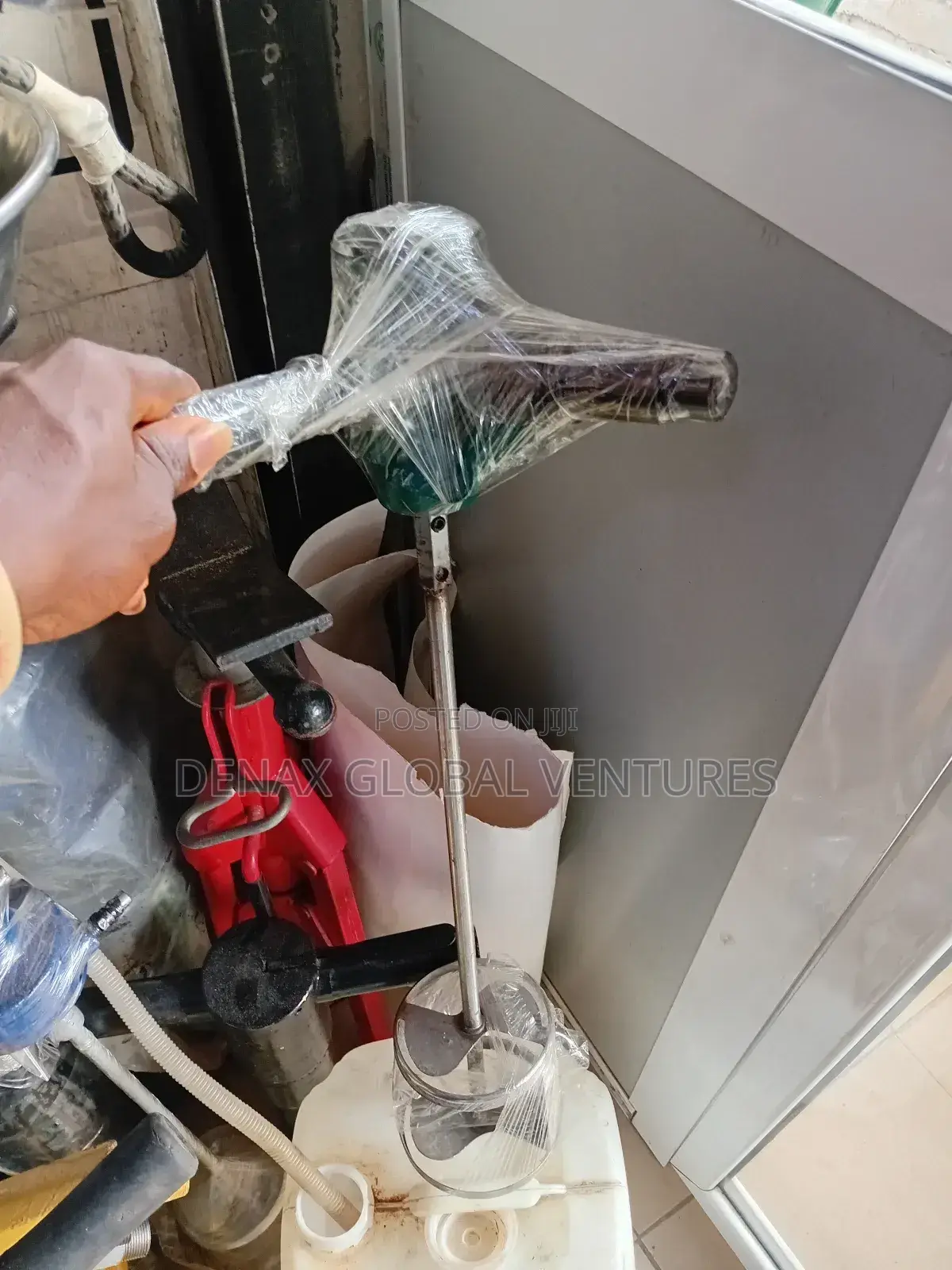 Pneumatic/Air Hand Paint Mixer